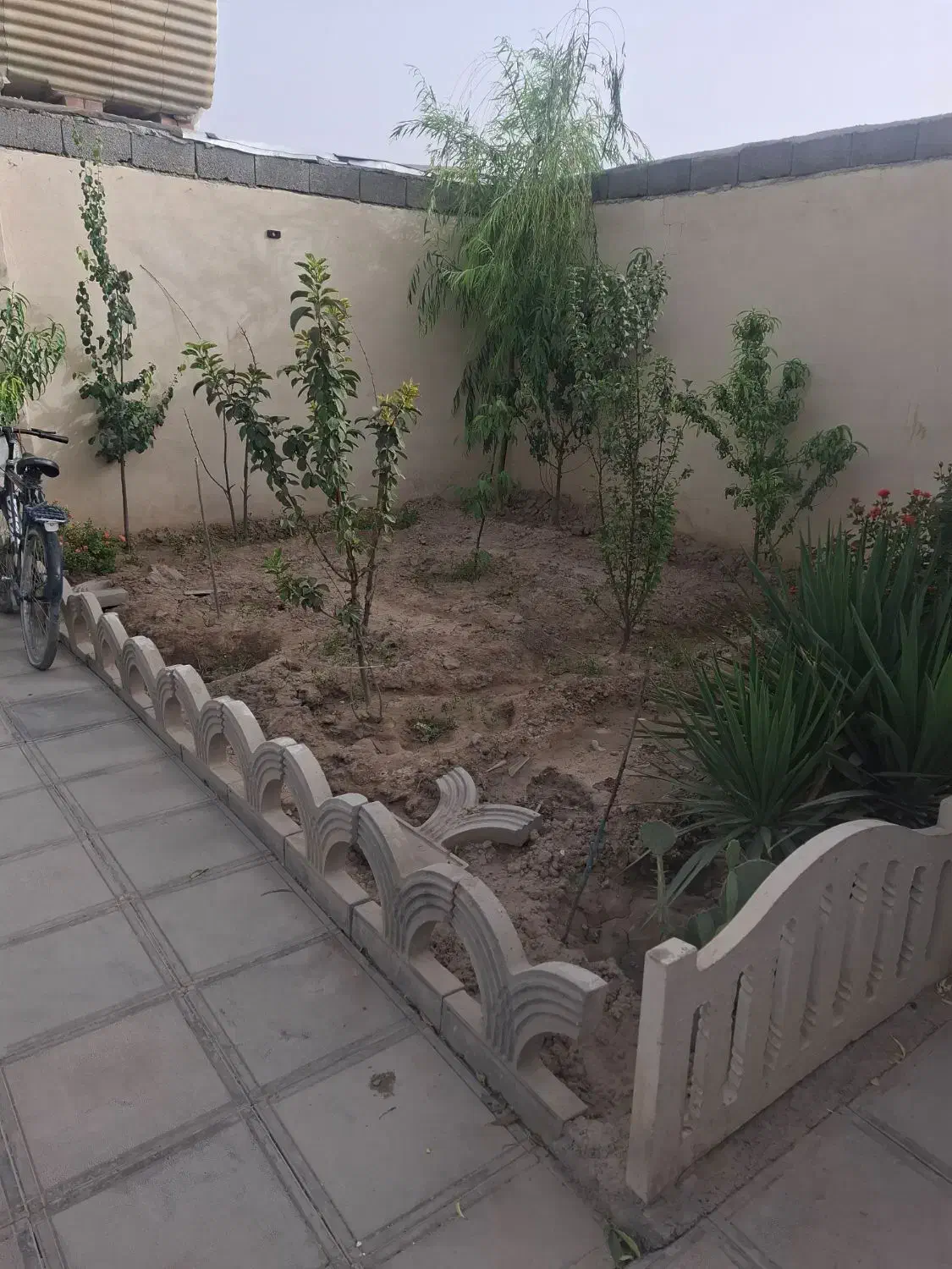 باغچه 120متری|اجارهٔ کوتاه‌مدت ویلا و باغ|رباط‌کریم, حصار مهتر|دیوار