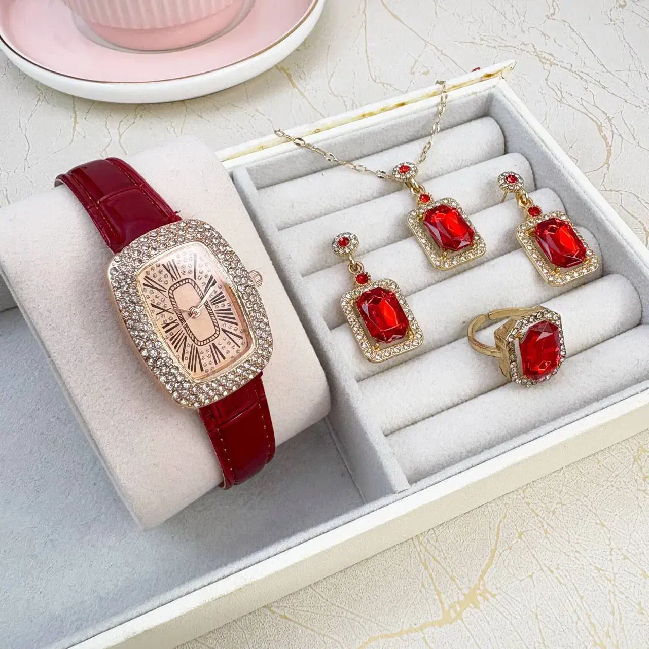 فروش انواع ارایش زیورالات ساعت مچی باقیمت مناسب|آرایشی، بهداشتی، درمانی|شادگان, |دیوار