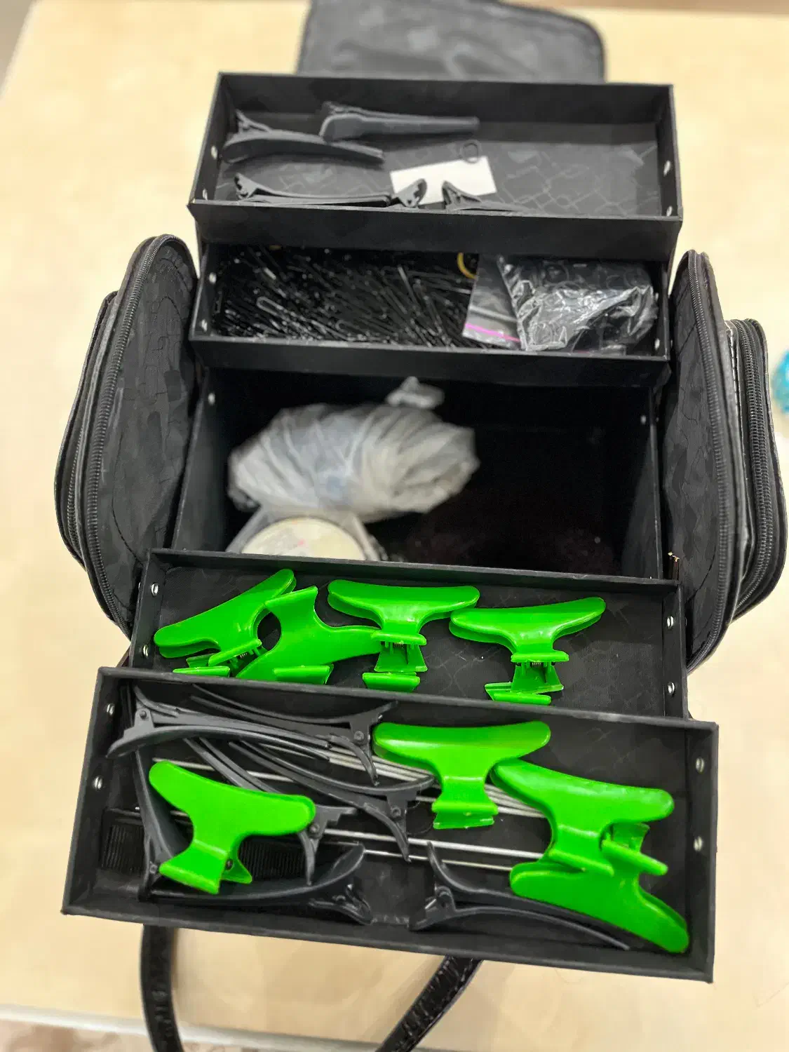 کیف چرم مناسب لوازم شنیون و آرایشگاه|آرایشگاه و سالن‌های زیبایی|چالوس, |دیوار