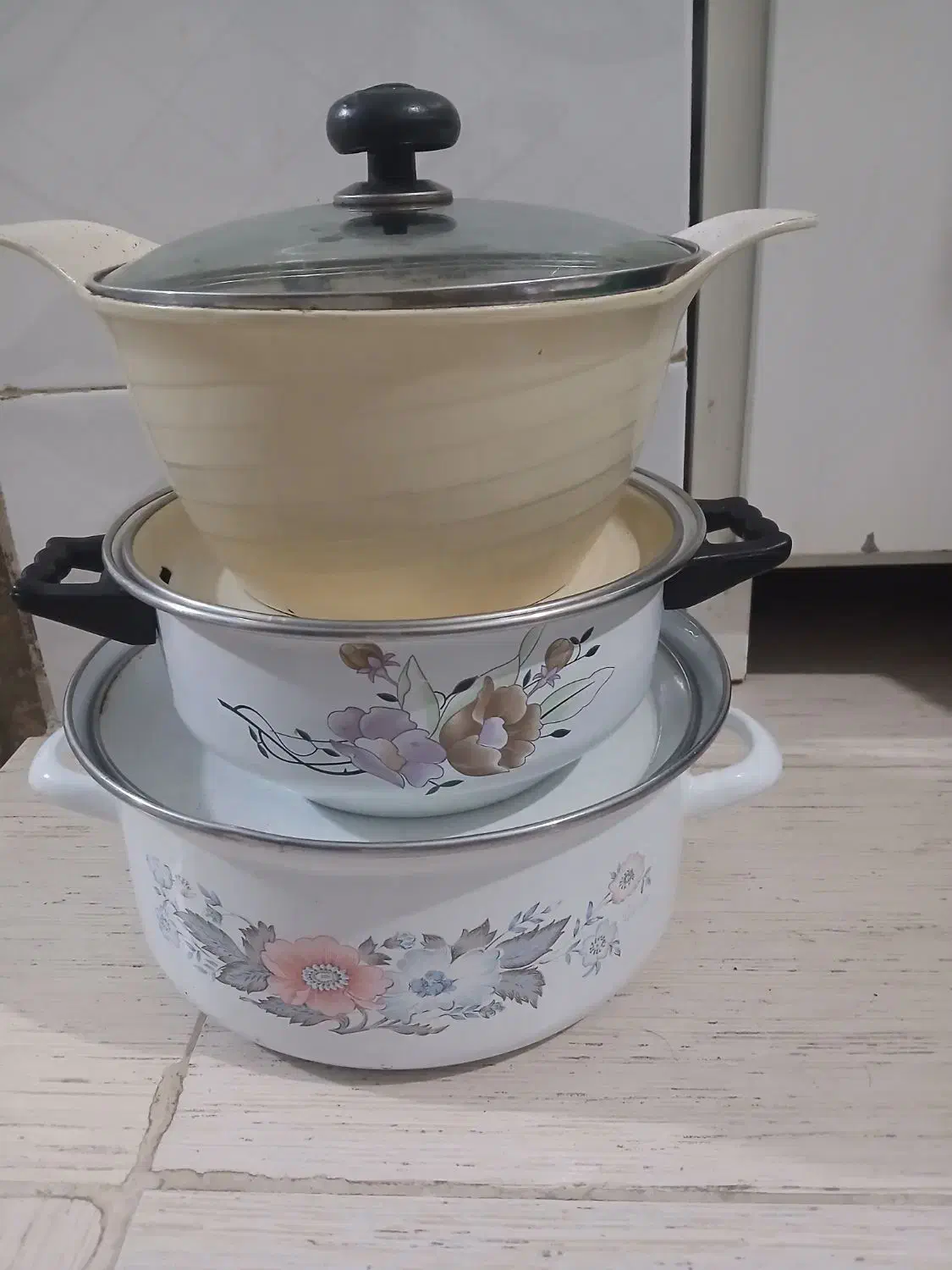 ظرف و ظروف|ظروف پخت‌وپز|تربت جام, مطهری|دیوار