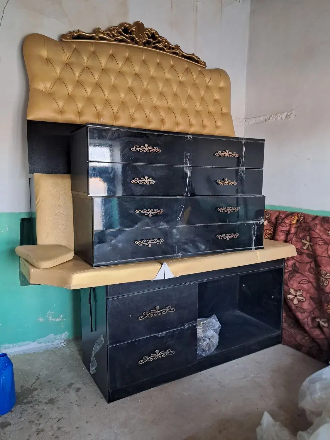 وسایل کامل آرایشگاه|آرایشگاه و سالن‌های زیبایی|کلیائی, |دیوار