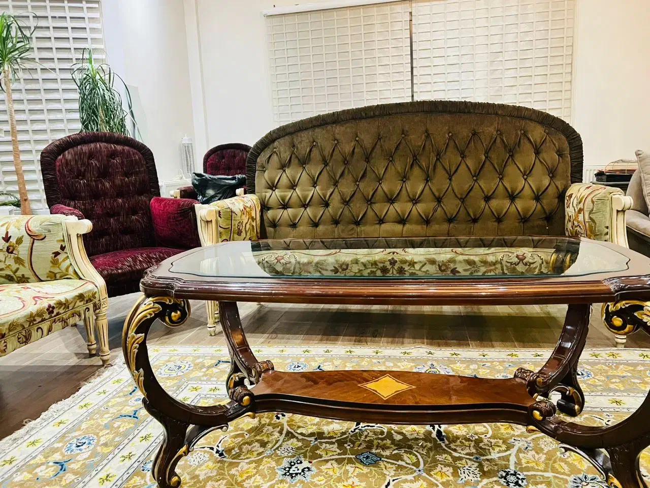 مبل بسیار تمیز۵ نفره نیم ست راحتی|مبلمان خانگی و میز عسلی|رودهن, |دیوار