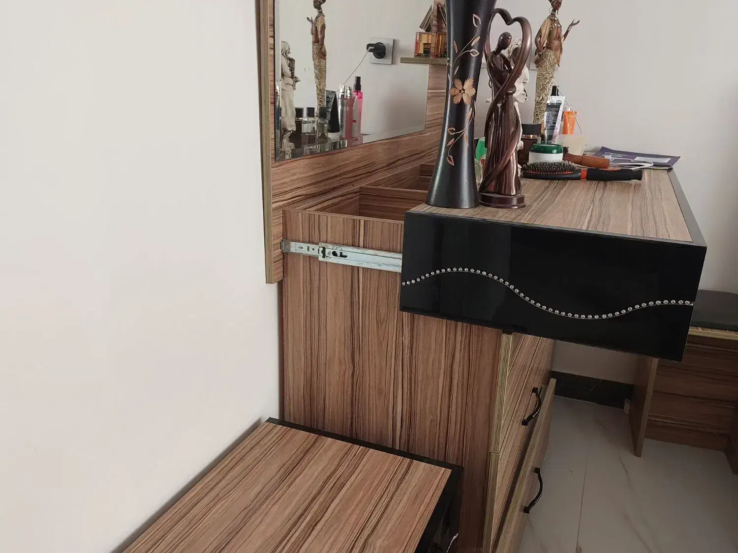 میز ارایش و اینه|مبلمان خانگی و میز عسلی|بابلسر, |دیوار