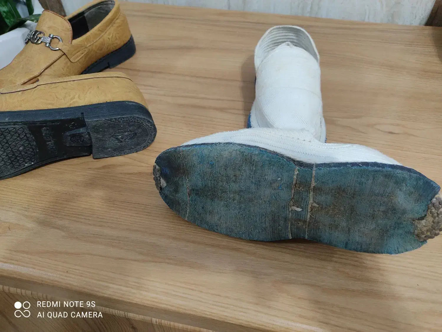 دوجفت کفش بچه گانه یه جفت کلاش یه جفت مجلسی|کیف، کفش، کمربند|جوانرود, |دیوار