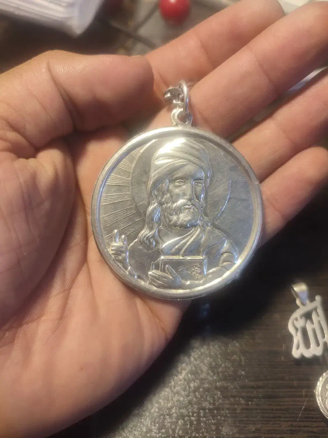 شمایل با زنجیر نقره|جواهرات|نیشابور, شهرک اندیشه|دیوار