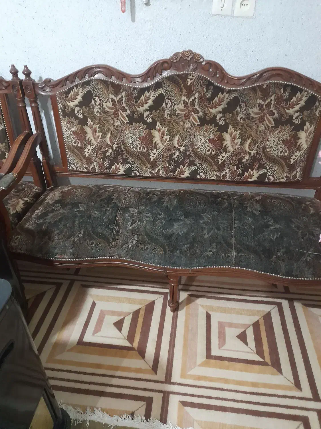 مبل سلطنتی|مبلمان خانگی و میز عسلی|شیروان (خراسان), |دیوار