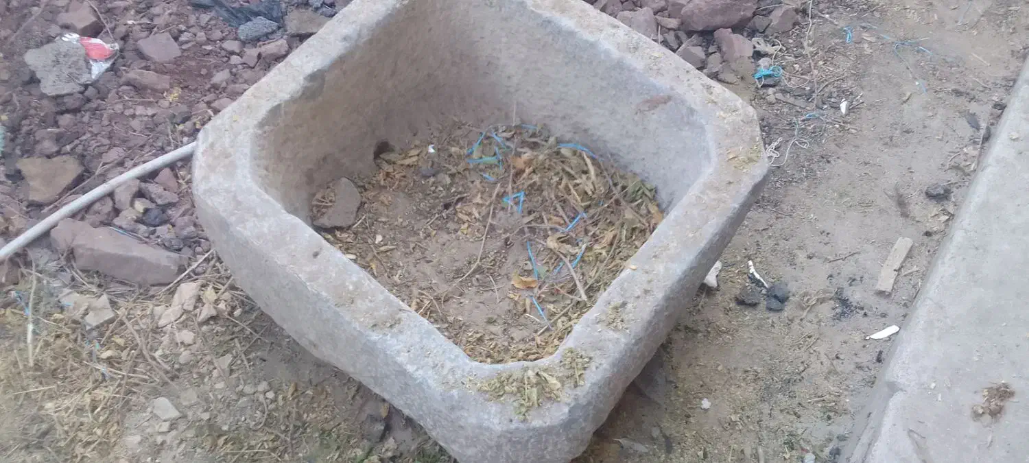 حوض سنگی قدیمی|کلکسیون اشیاء عتیقه|سامان, |دیوار