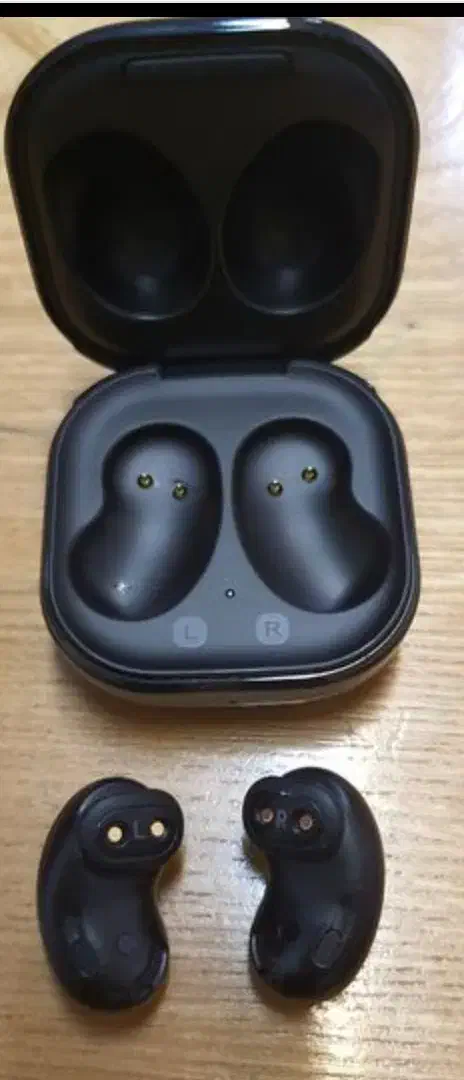 ارپاد سامسونگ بادز لایو اصلی کیفیت بالا|لوازم جانبی موبایل و تبلت|قم, شهرک مهدیه (مدرس)|دیوار