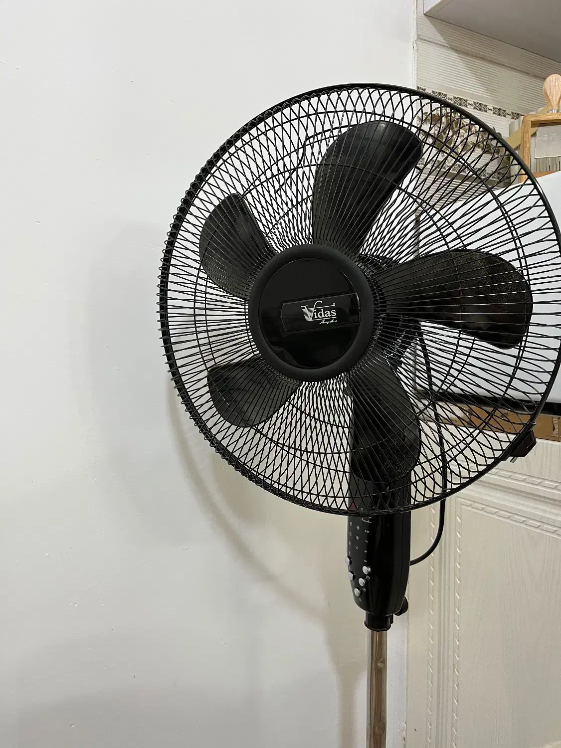 پنکه ایستاده|پنکه و تصفیه‌کنندهٔ هوا|قرچک, شهرک گلها|دیوار