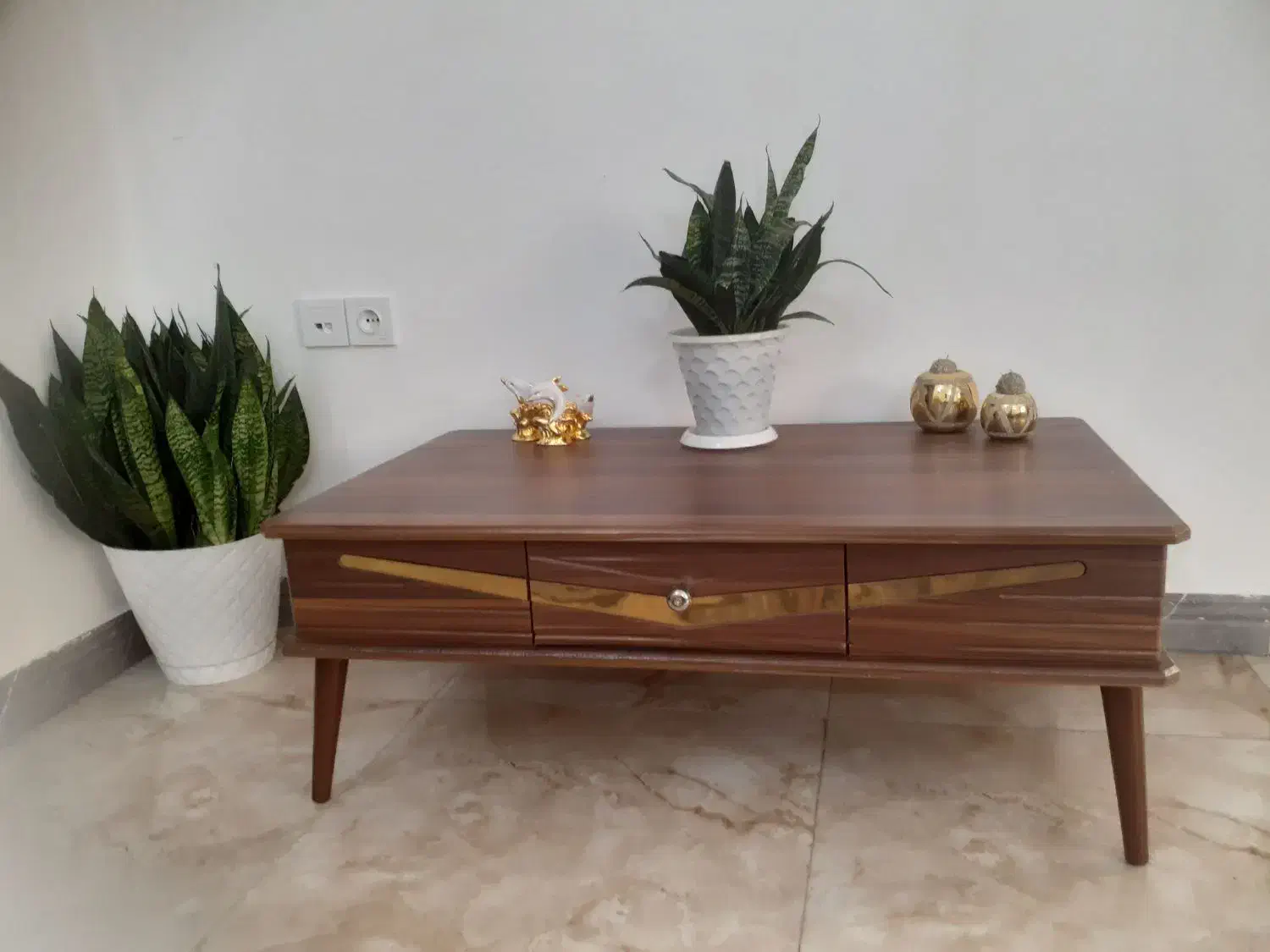 فروش مبل ۷نفره به همراه میزعسلی وجلومبلی|مبلمان خانگی و میز عسلی|رودبنه, |دیوار