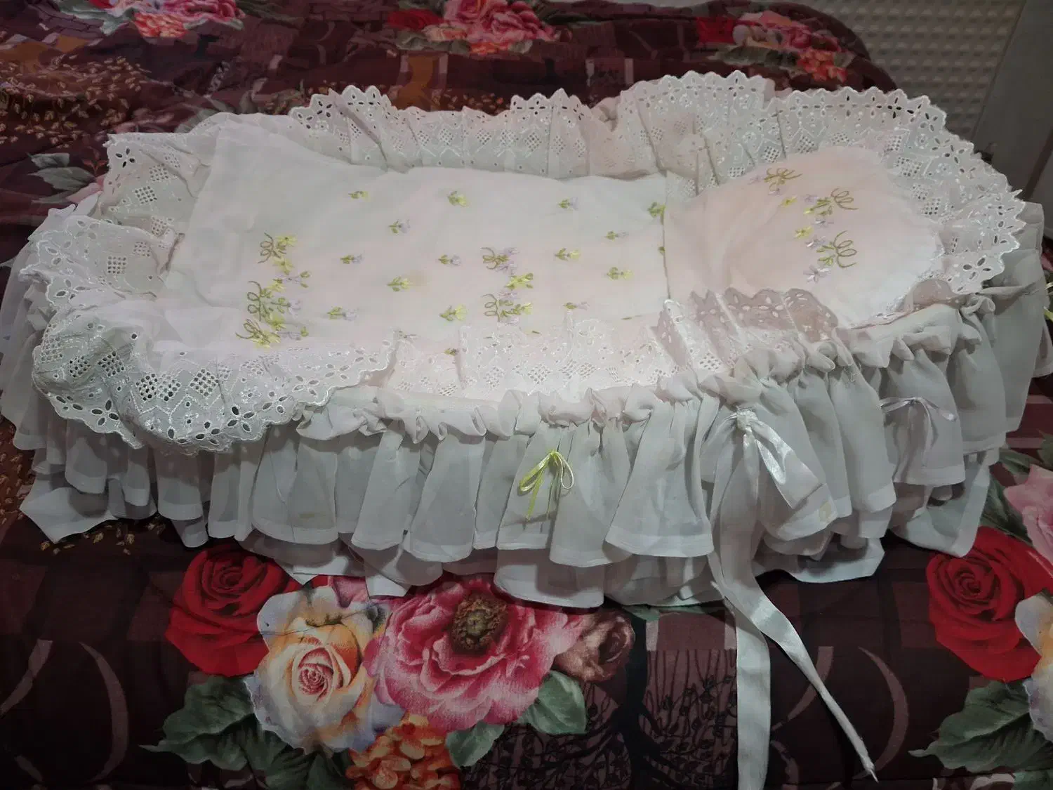 تخت نوزاد|تخت و صندلی بچه|فولادشهر, C4|دیوار