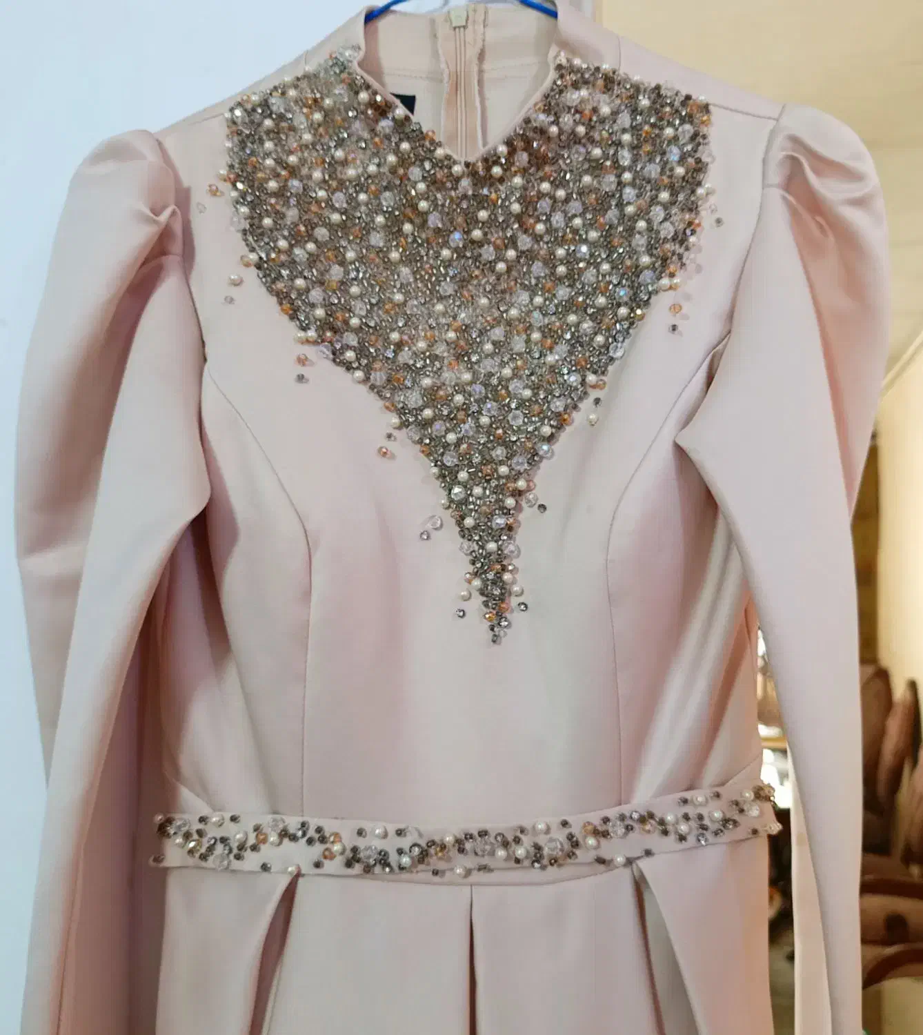 مجلسی لباس|لباس|پیشوا, |دیوار