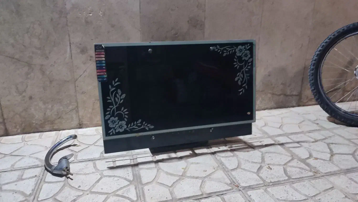 هود|هود|مشهد, پنجتن|دیوار