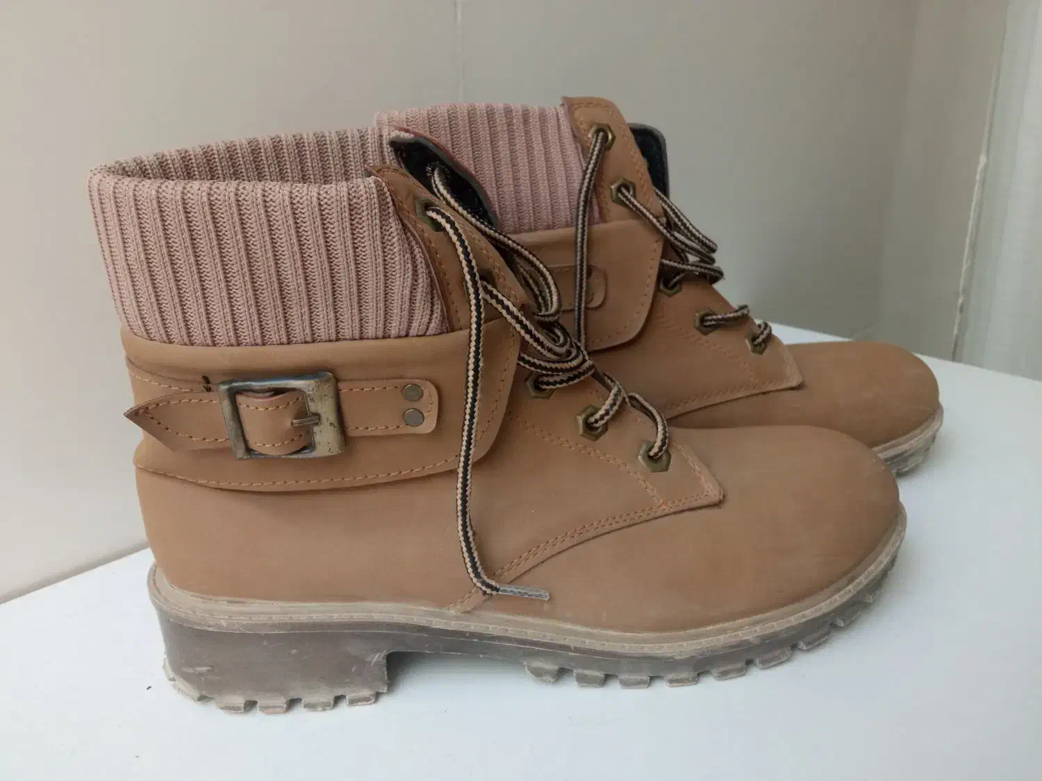 نیم بوت|کیف، کفش، کمربند|اوز, |دیوار