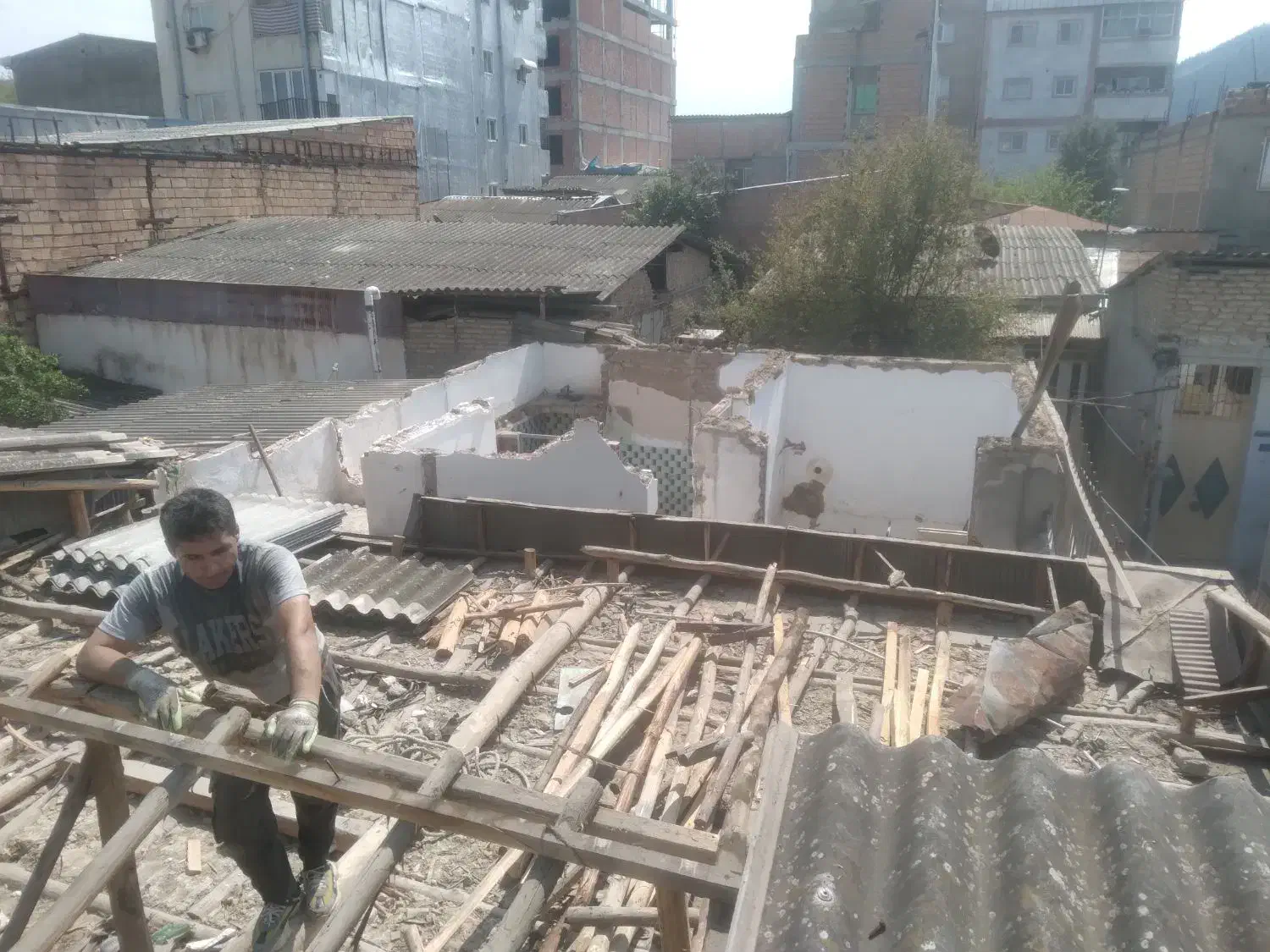 گرفتن شکاف ایرانیت حلب ناودانی سقف|خدمات پیشه و مهارت|گرگان, |دیوار