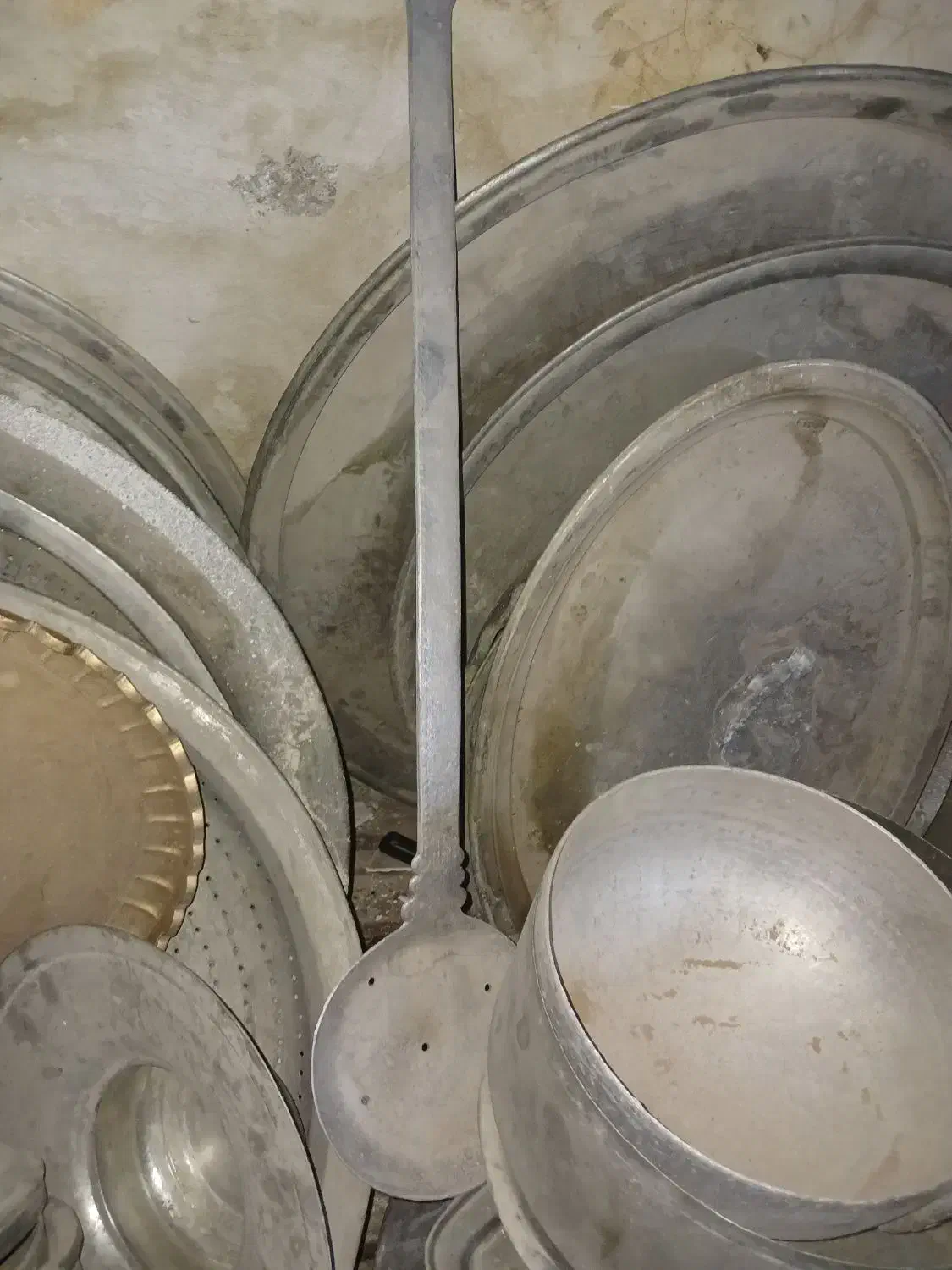 ظرف مسی قدیمی|کلکسیون اشیاء عتیقه|یزد, |دیوار