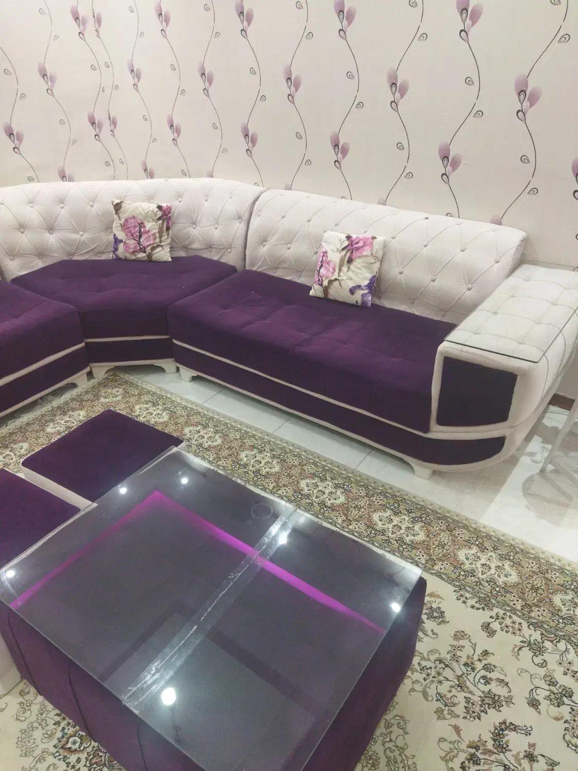 مبلمان|مبلمان خانگی و میز عسلی|اندیشه, اندیشه فاز ۴|دیوار