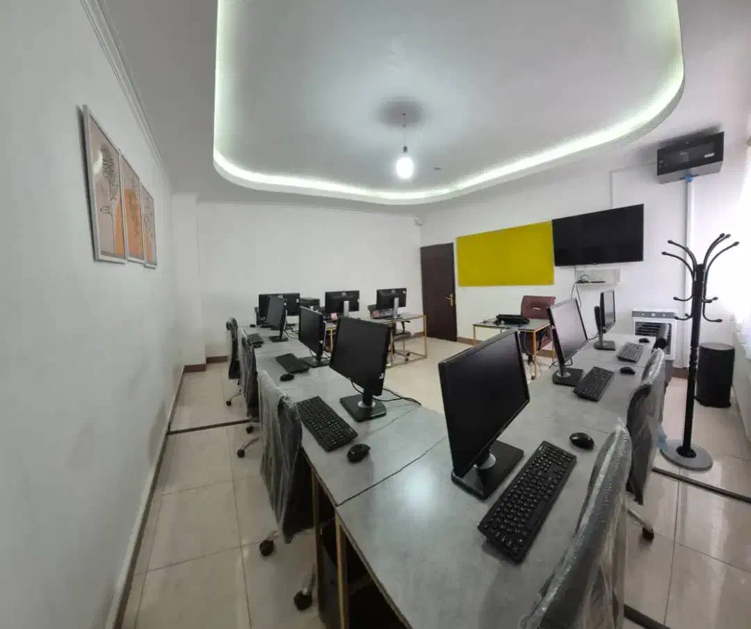 اجاره کلاس تمام تجهیز|اجارهٔ کوتاهمدت دفتر کار و فضای آموزشی|زنجان, |دیوار