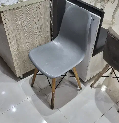 ۲ عدد صندلی در حدنو|میز و صندلی غذاخوری|خوی, |دیوار