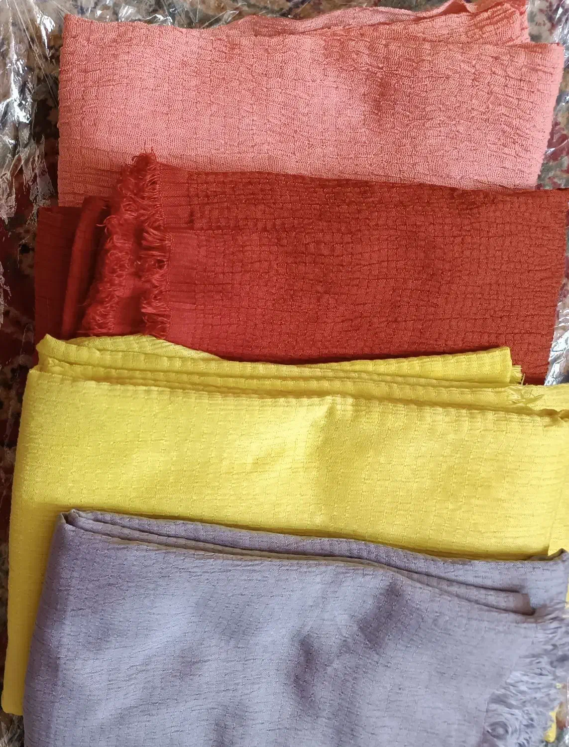 شال|لباس|شاهین‌شهر, شهرک گلدیس|دیوار