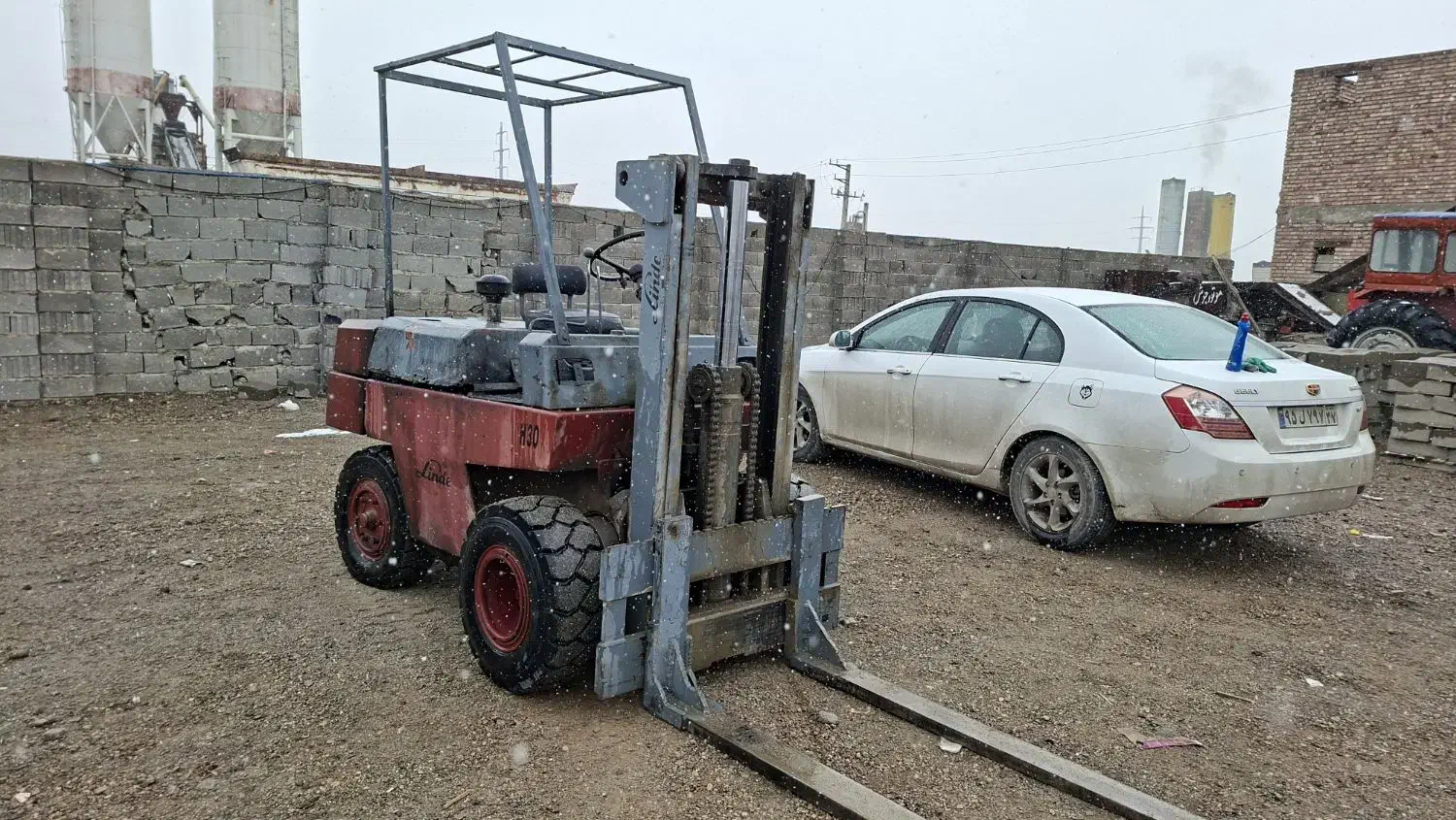 لیفتراک ۳ تن دیزلی مارک لینده|ماشین‌آلات صنعتی|بازرگان, |دیوار