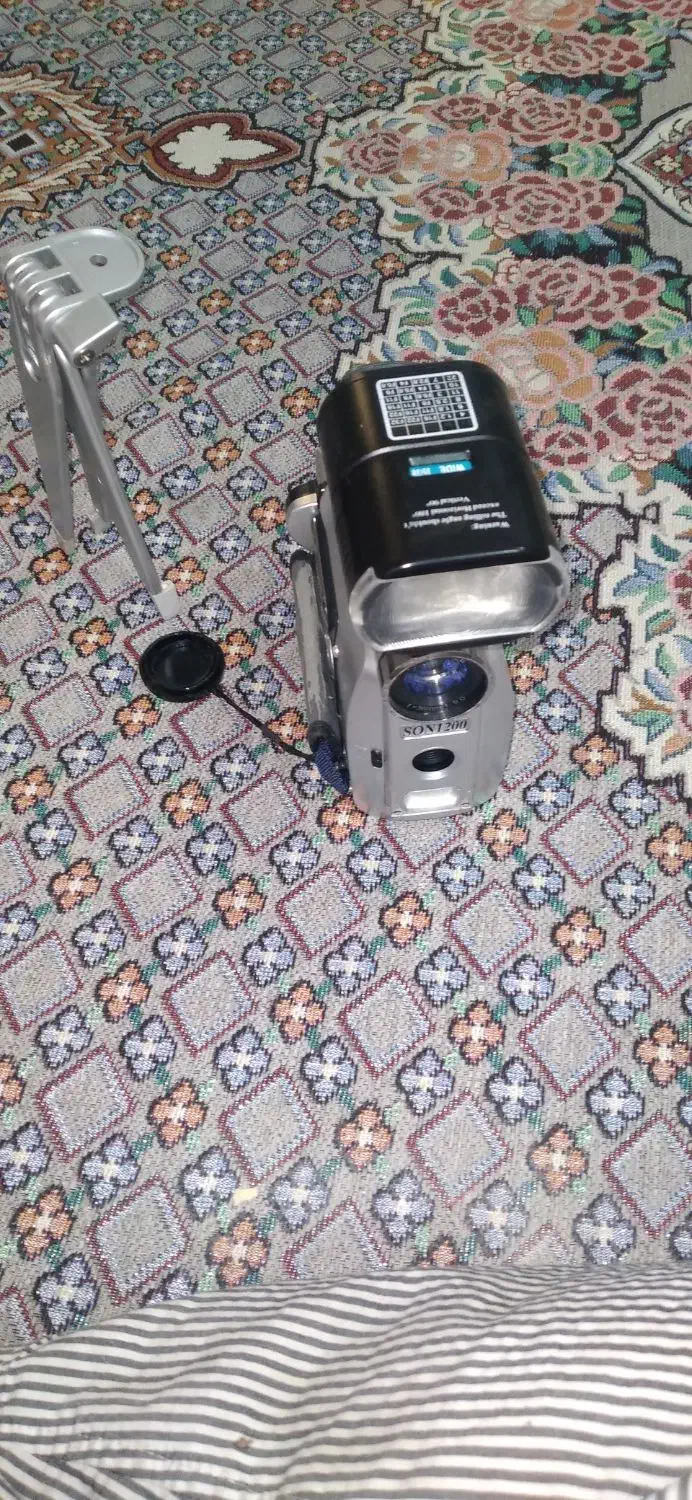 دو عدد دوربین عکاسی|دوربین عکاسی و فیلمبرداری|شیروان (لرستان), |دیوار