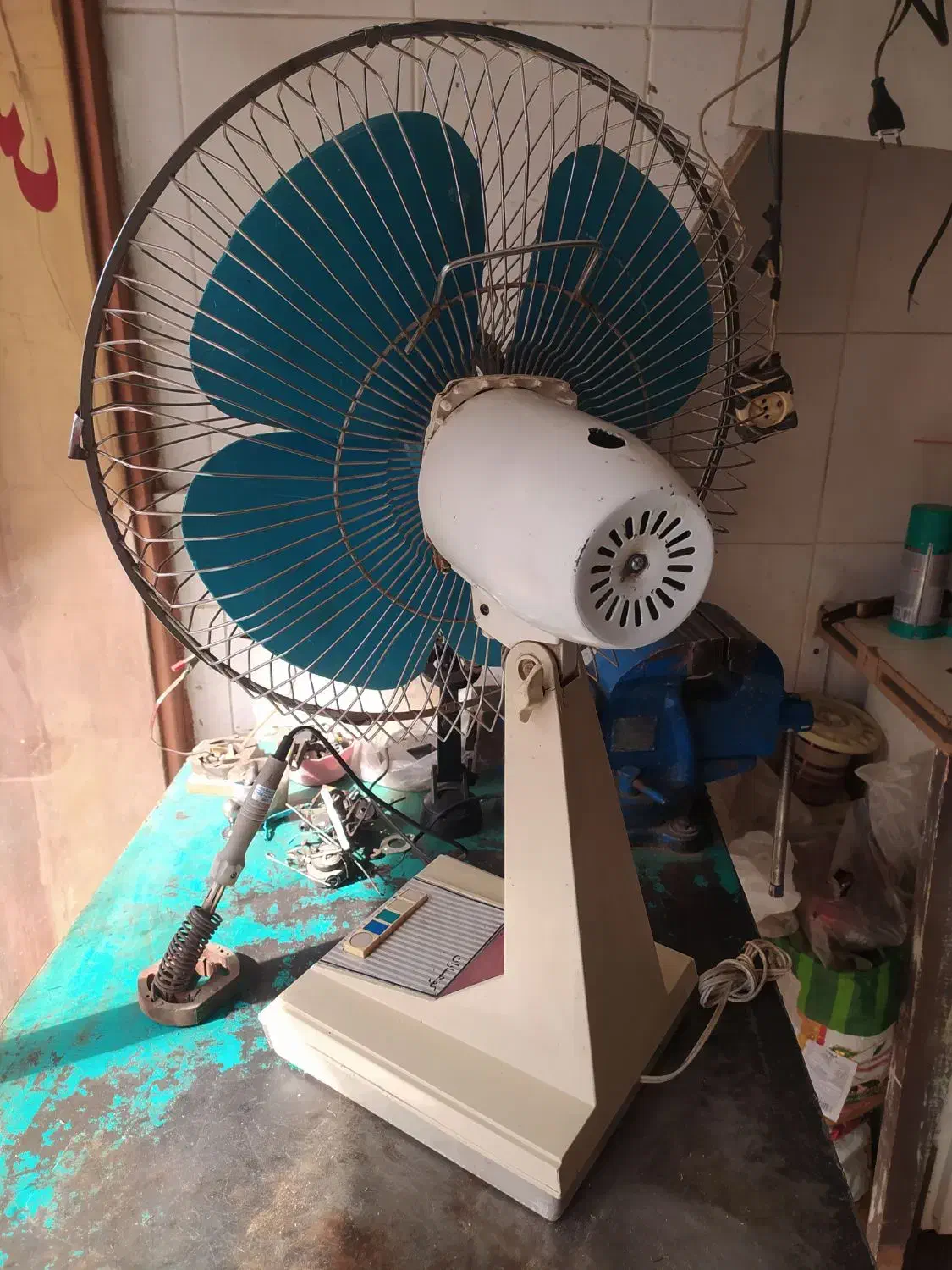 پنکه رومیزی پارس خزر|پنکه و تصفیه‌کنندهٔ هوا|شیراز, شیخ علی چوپان|دیوار