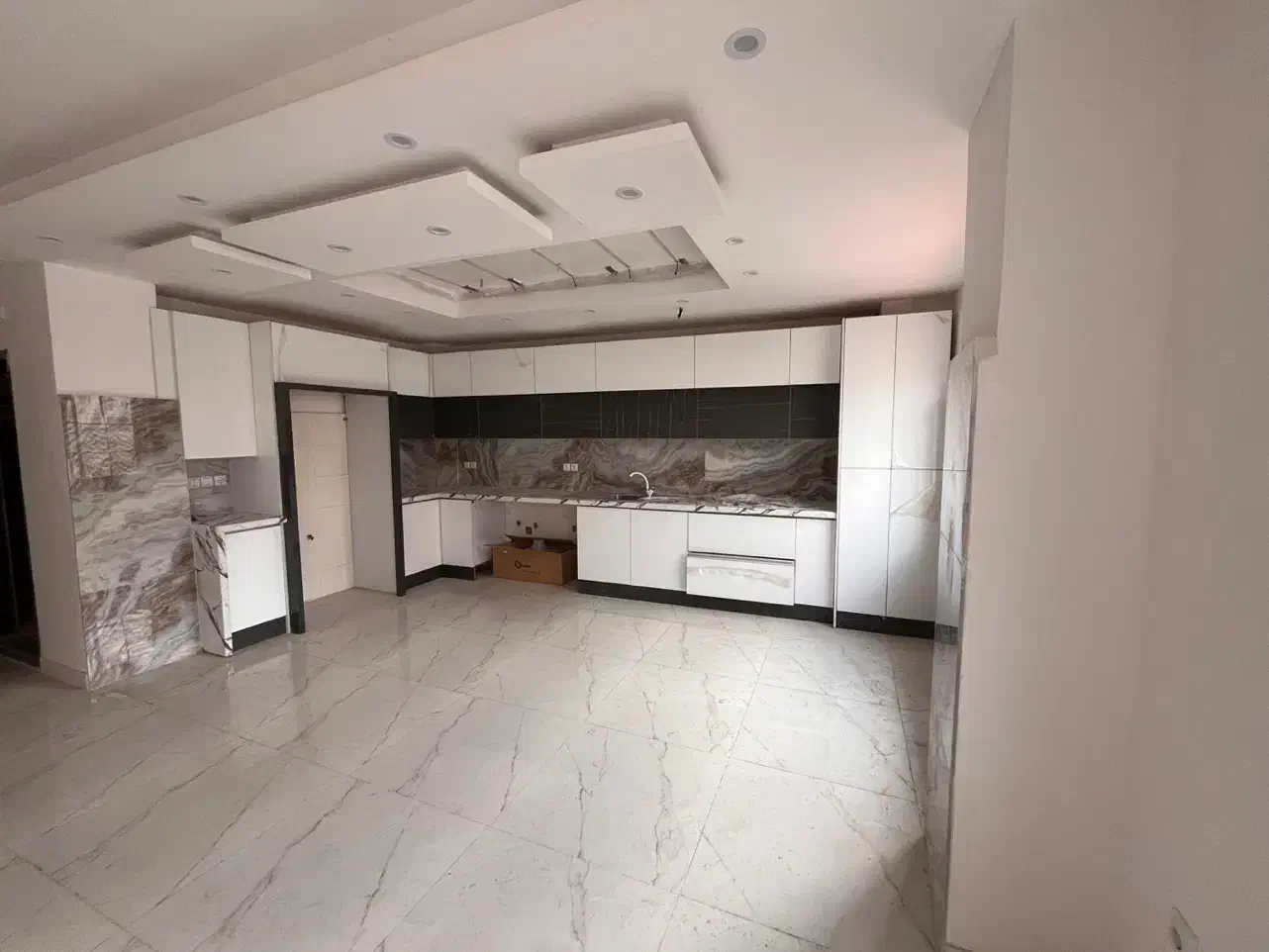 آپارتمان نوساز / تک واحدی طبقه دوم / خیابان مهرگان|فروش آپارتمان|لاهیجان, مهرگان|دیوار