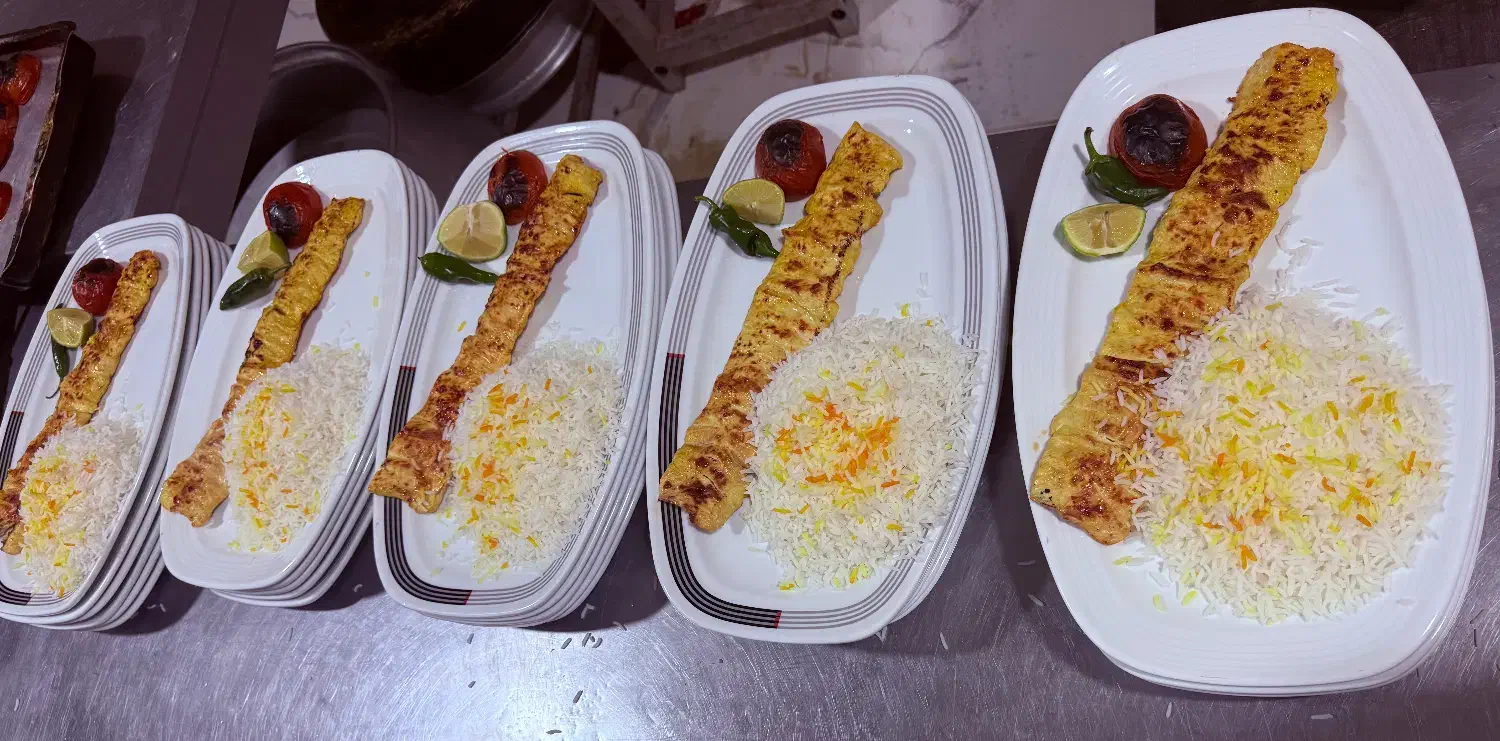 سر اشپز حرفه ای|استخدام خدمات فروشگاه و رستوران|ورزقان, |دیوار