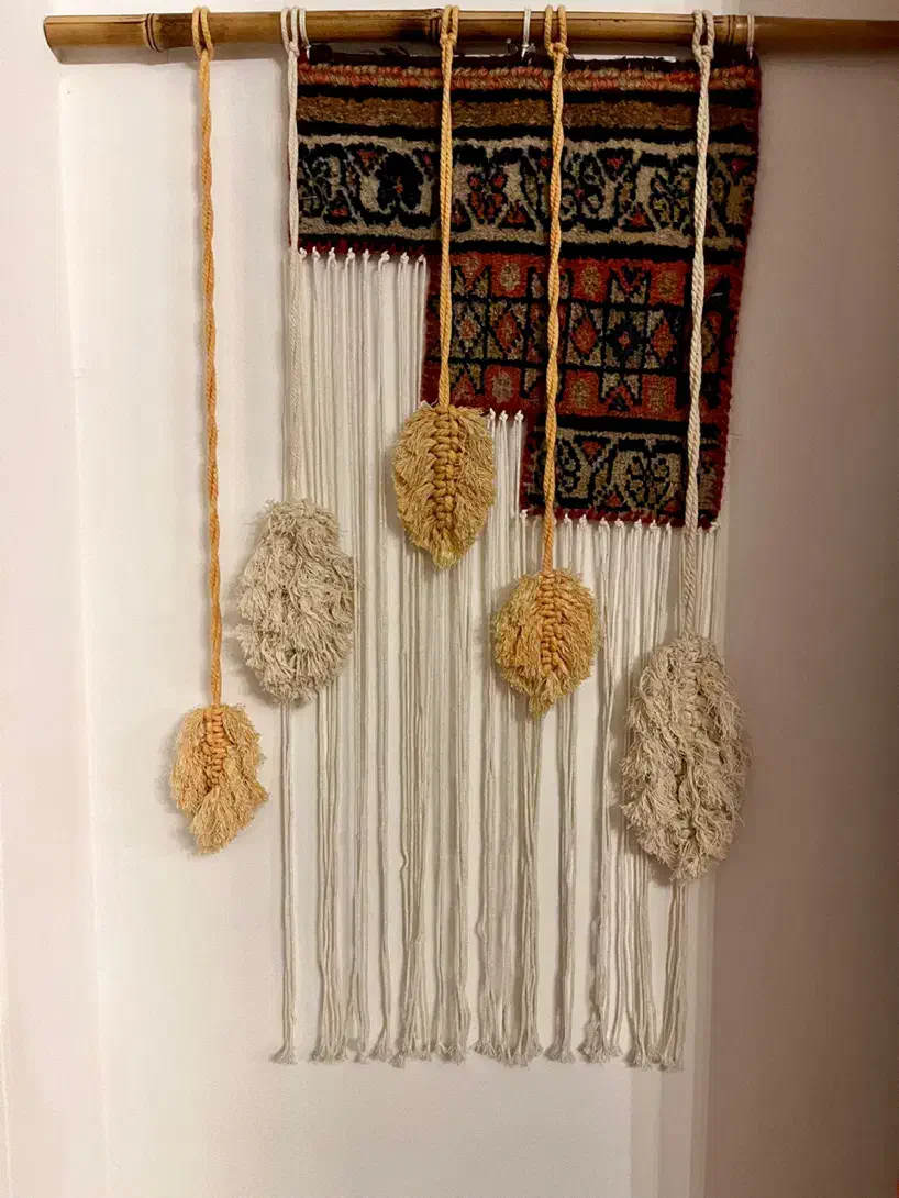 کوسن مکرومه و دیوارکوب فرش دستبافت جمعا یک و دویست|صنایع دستی و سایر لوازم تزئینی|رشت, گلسار|دیوار