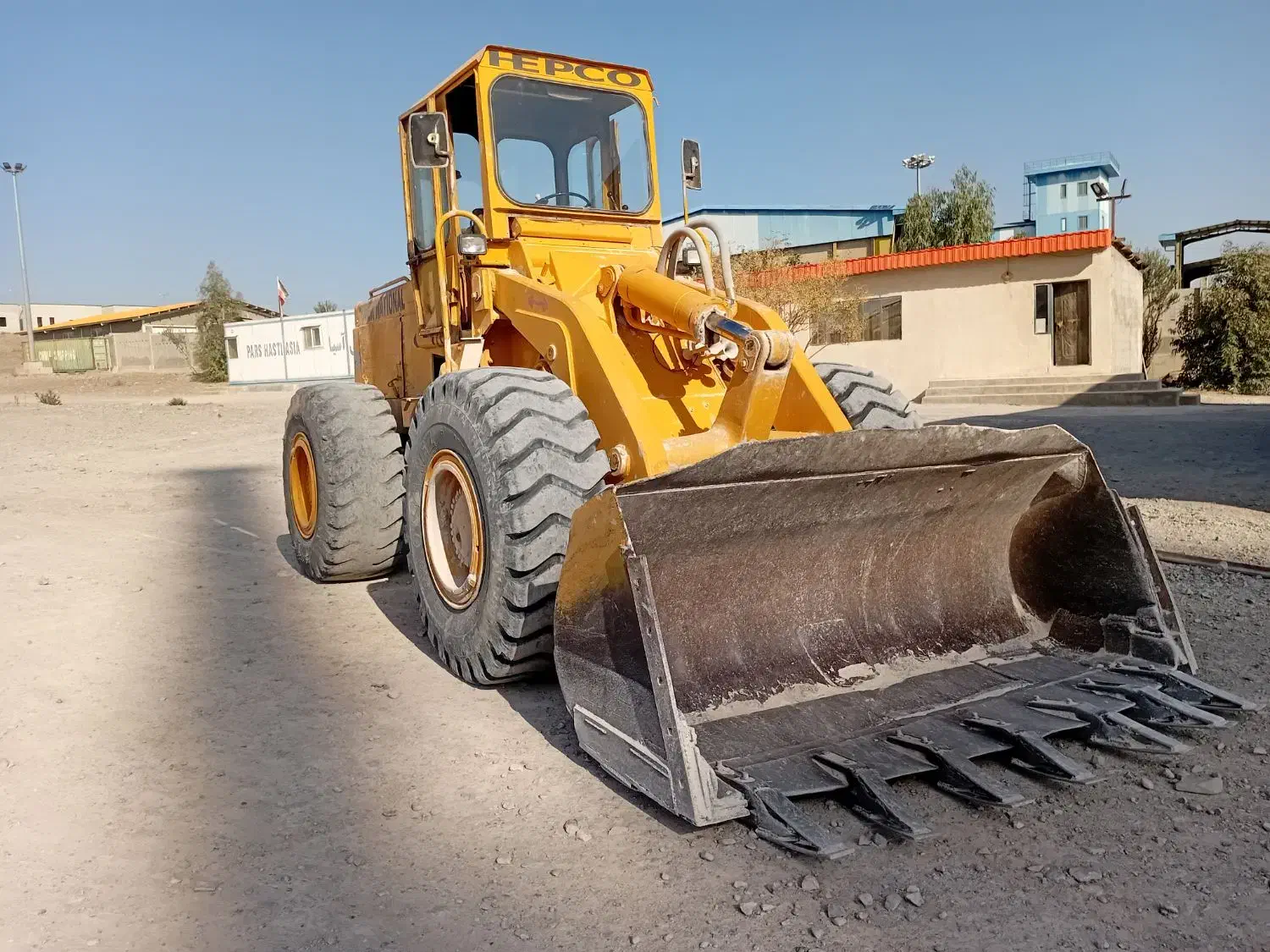 لودر کامیون بلدوزر. گریدر وغلتک|خدمات پیشه و مهارت|سبزوار, شرق کال شمالی|دیوار