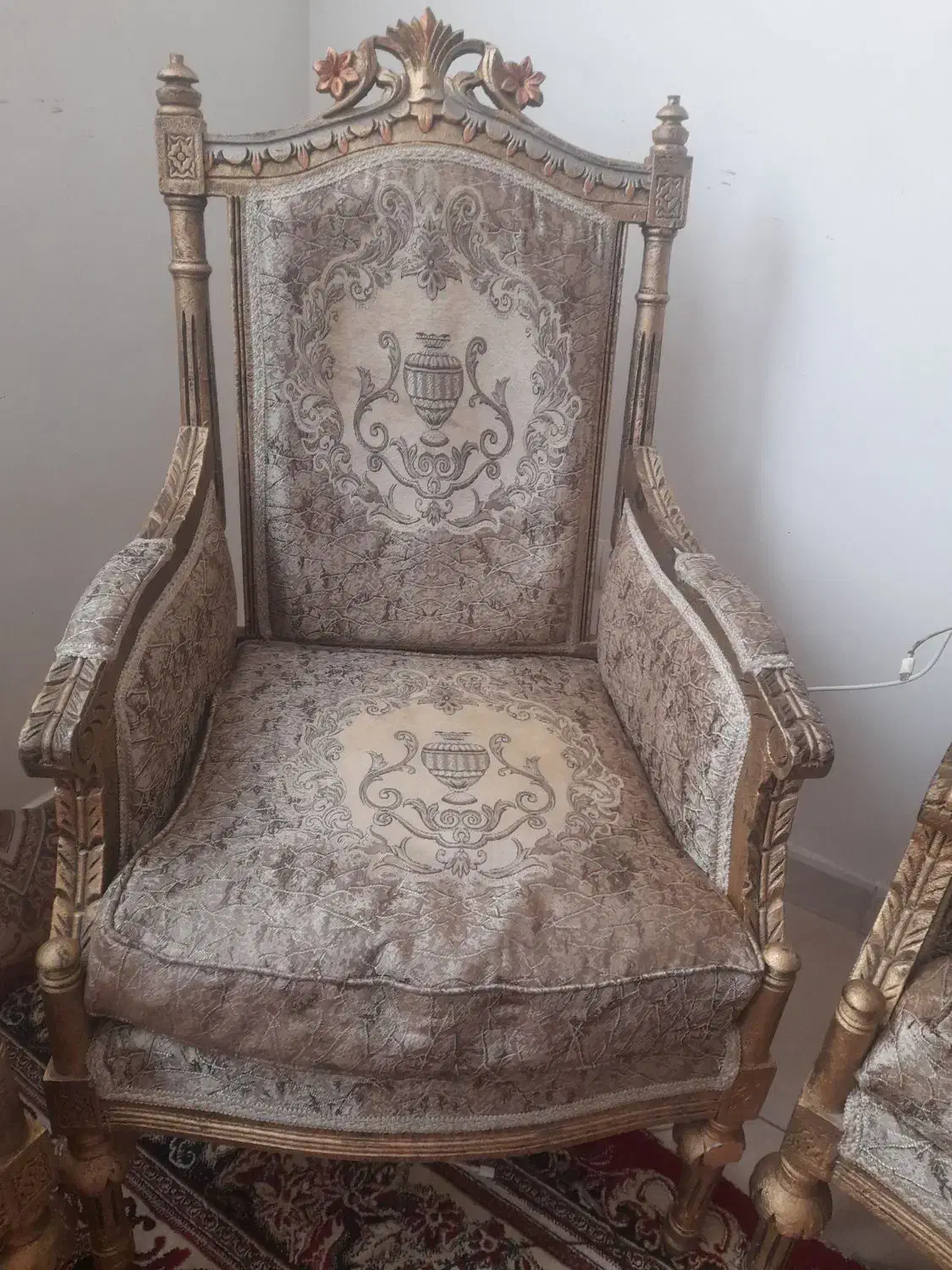 مبل ۹ نفره سلطنتی سالم|مبلمان خانگی و میز عسلی|رباط‌کریم, رباط‌کریم|دیوار