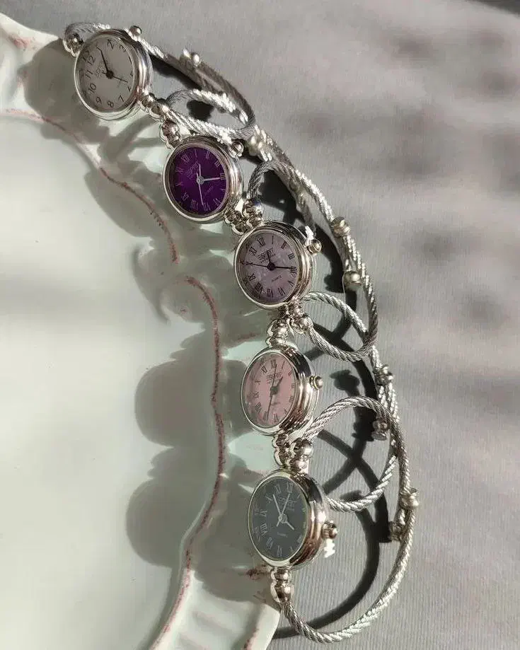 ساعت بنگلی گرد|ساعت|نکا, |دیوار