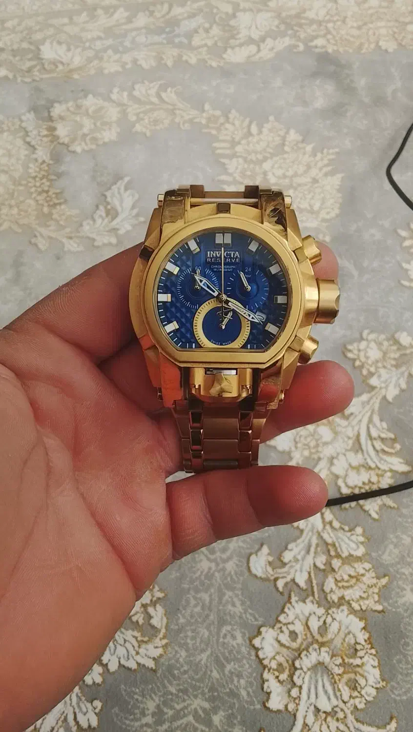 ساعت گودزیلا|ساعت|قم, قلعه کامکار|دیوار