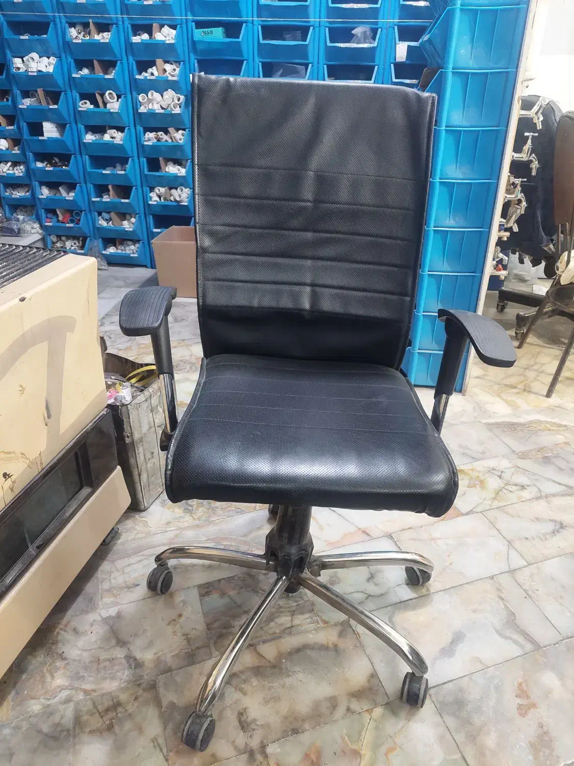 صندلی گردان|دفتر کار|یزد, |دیوار