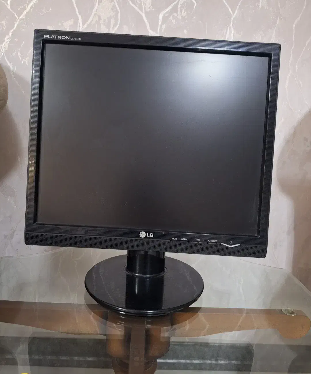 مانیتور ال جی|قطعات و لوازم جانبی رایانه|صدرا-فارس, فاز ۱|دیوار