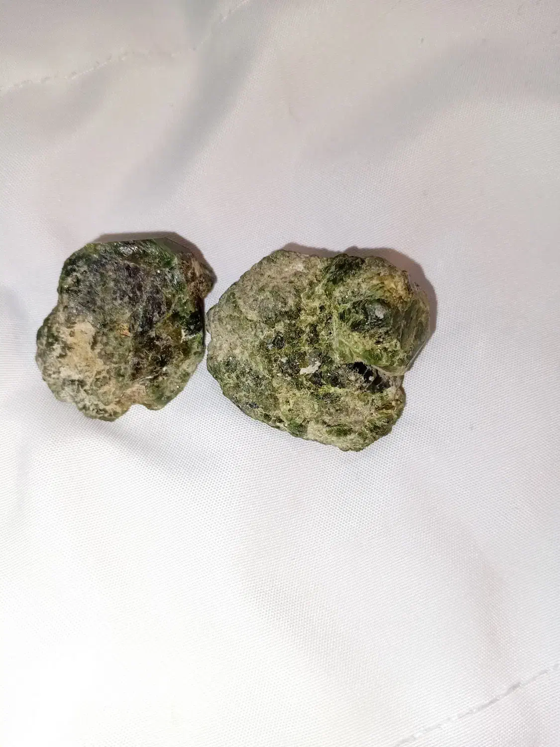 سنگ زمرود سبز|جواهرات|رباط‌کریم, کیکاور|دیوار