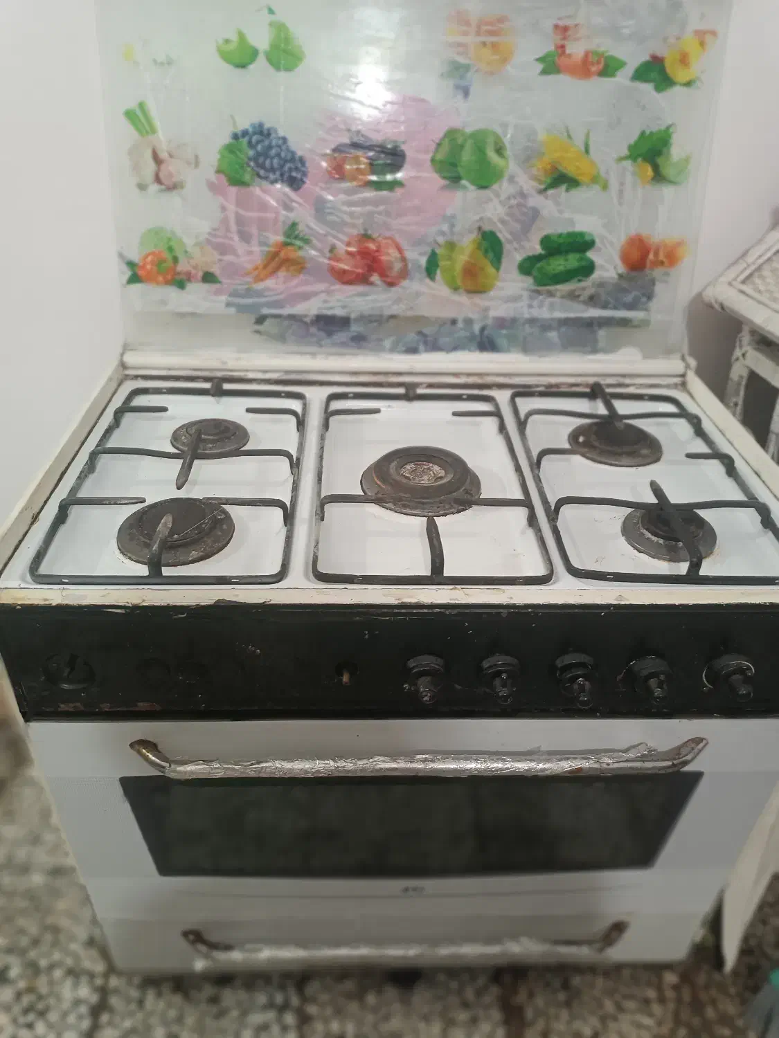 فروش یک تلویزیون و گاز پنج شعله|تلویزیون و پروژکتور|لنگرود, |دیوار