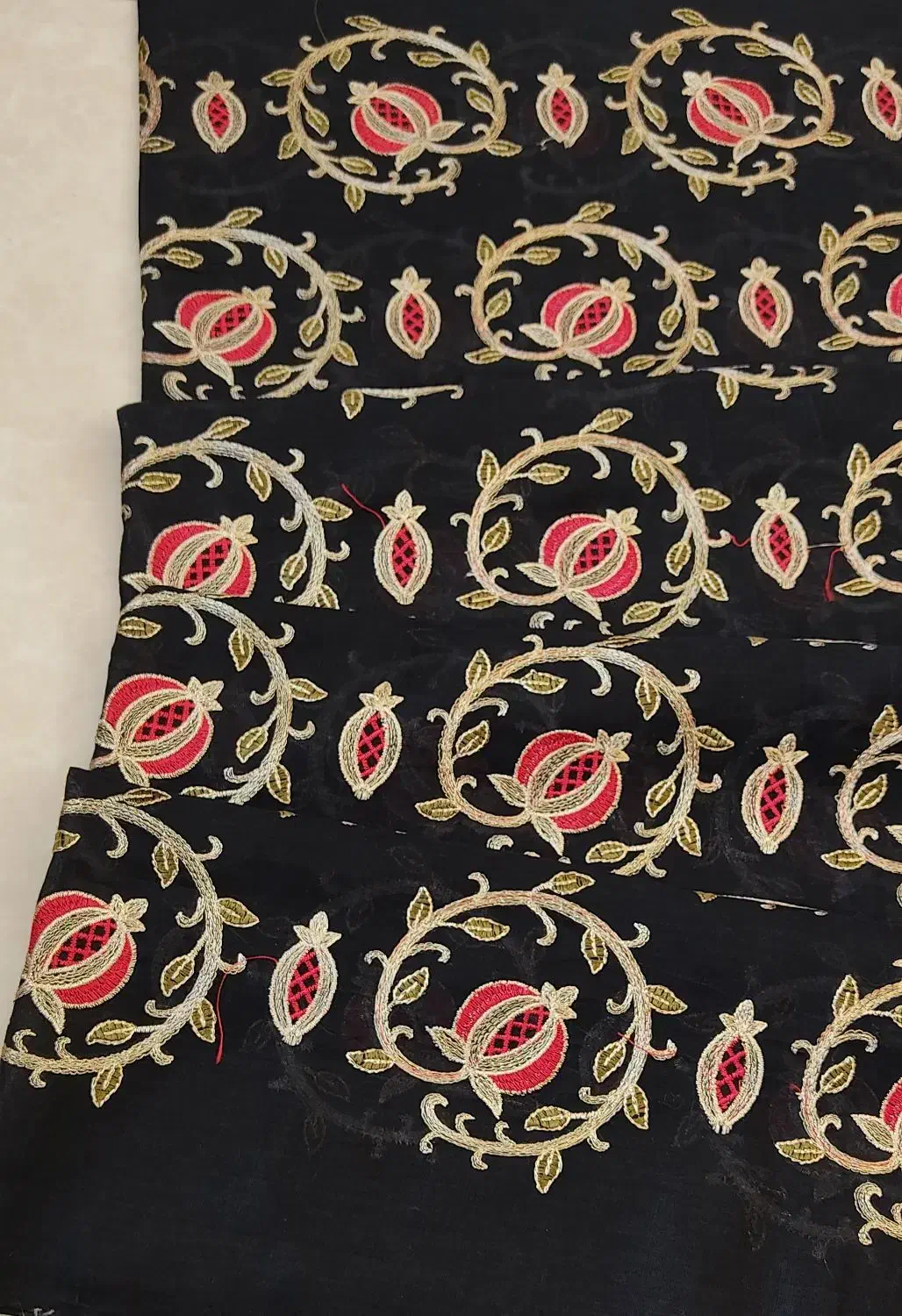 قواره پارچه یلدایی|لباس|یزد, |دیوار