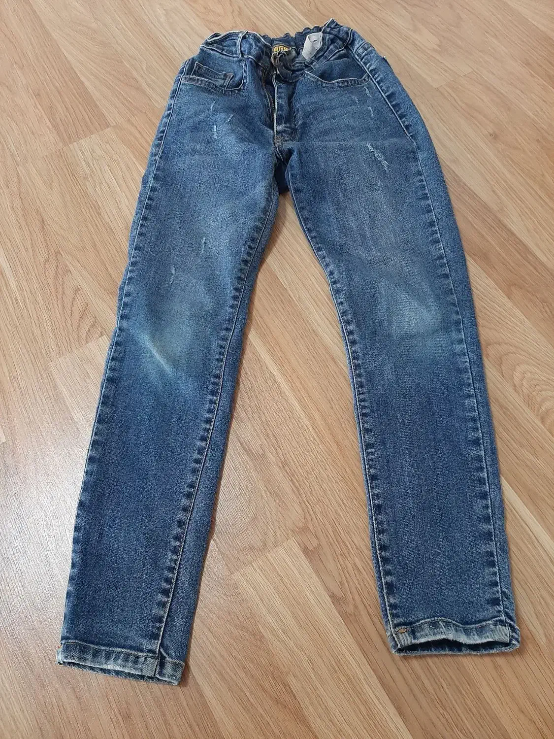 لباس بچه گانه|کفش و لباس بچه|خوی, |دیوار