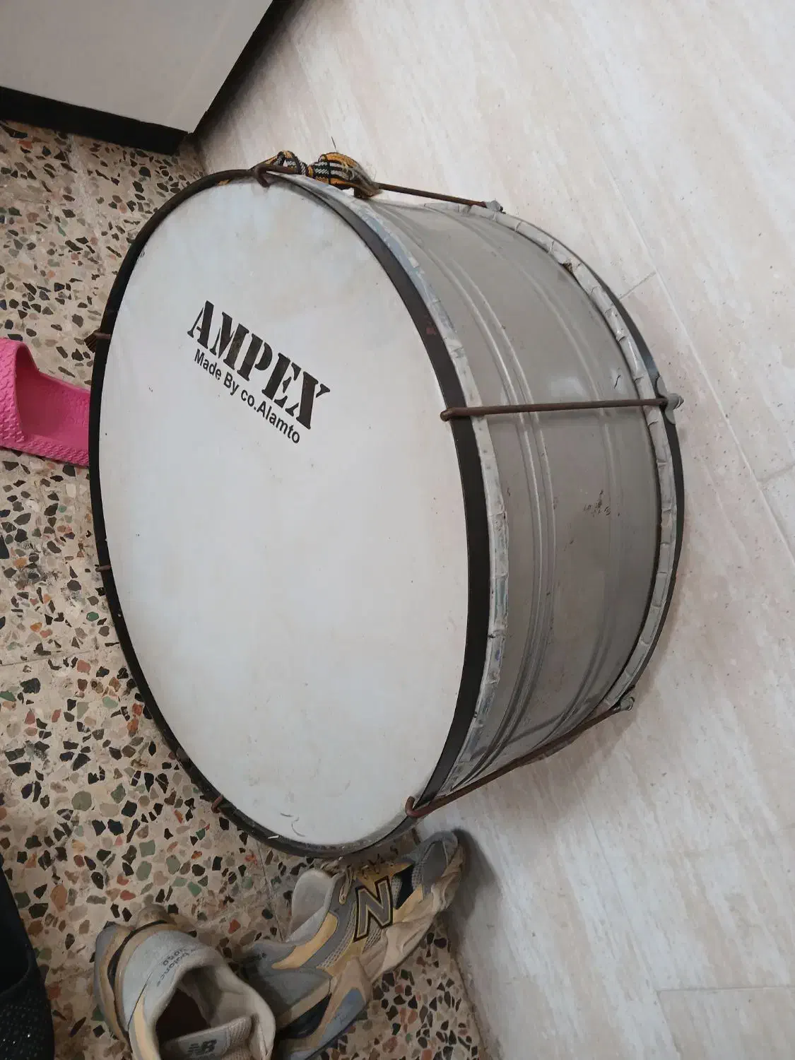 یک عدد طبل|درام و پرکاشن|اهواز, پردیس دو|دیوار