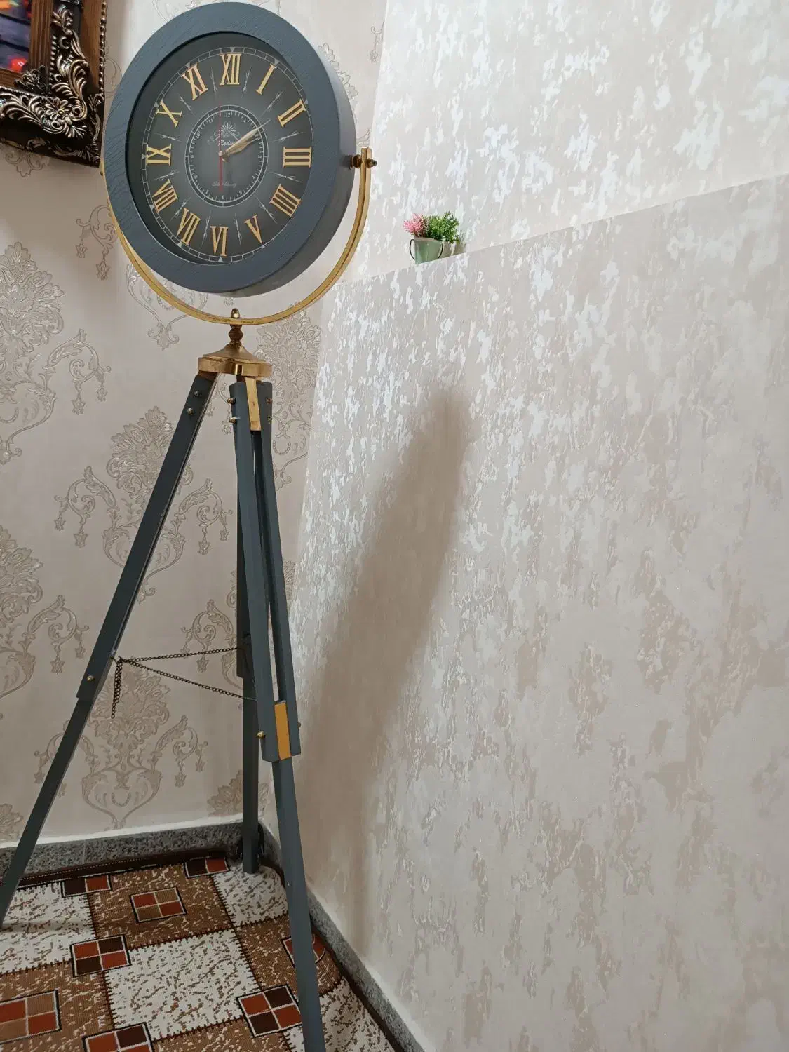 ساعت پایه دار شیک وسالم|ساعت دیواری و تزئینی|اردبیل, |دیوار