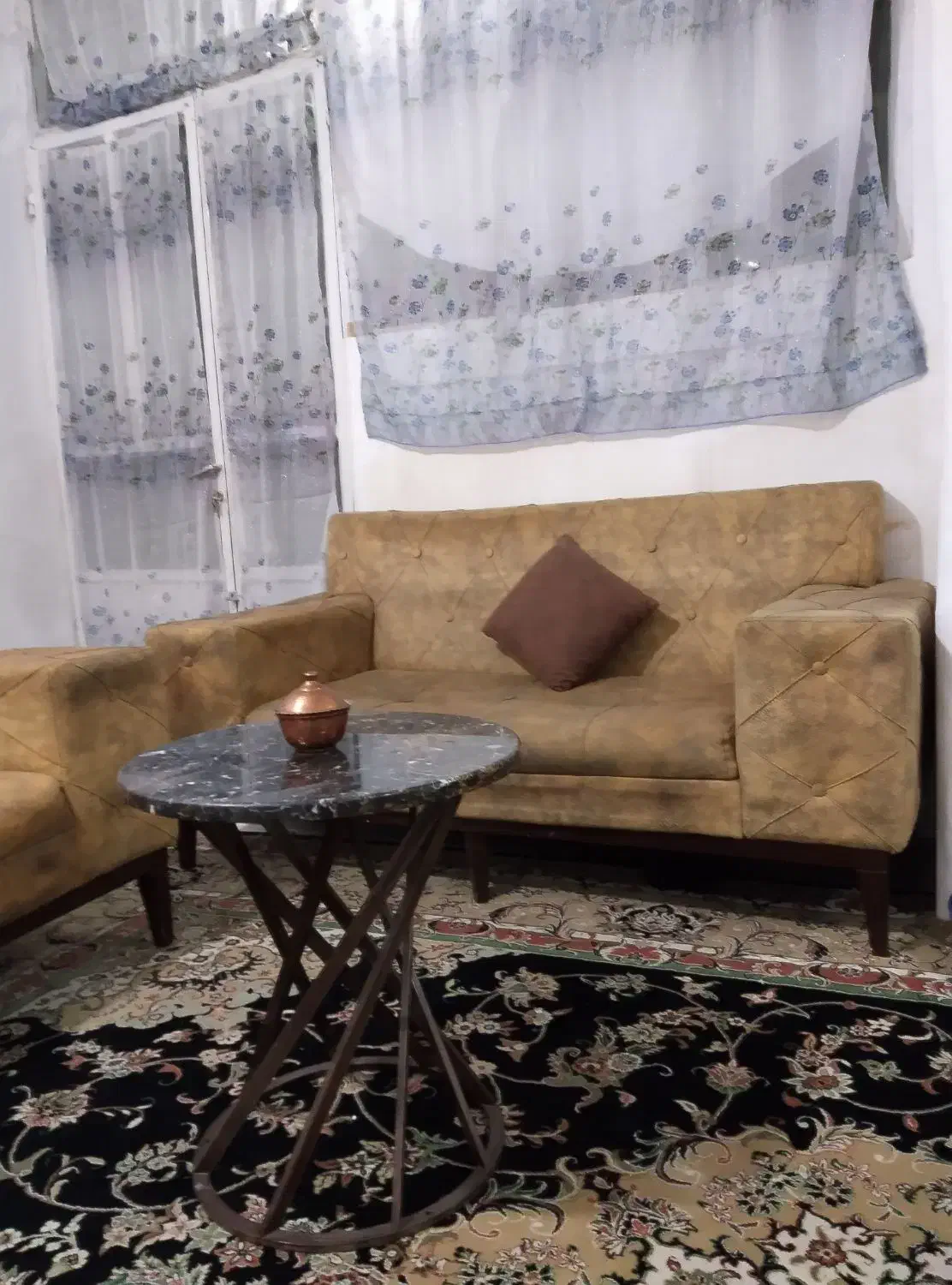 مبل 4نفره یک میلیون پانصد|مبلمان خانگی و میز عسلی|رباطکریم, کیکاور|دیوار