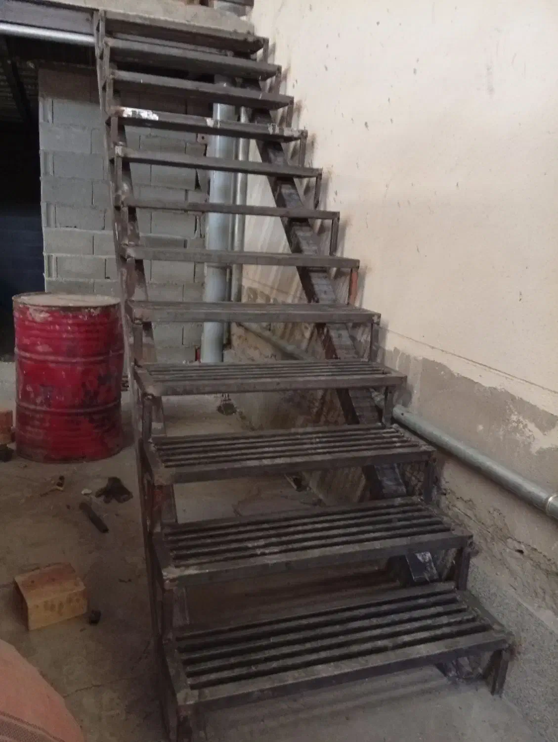 جوشکاری سیار (خرده کاری)راویز بندی شیروانی بیرقی|خدمات پیشه و مهارت|تبریز, |دیوار