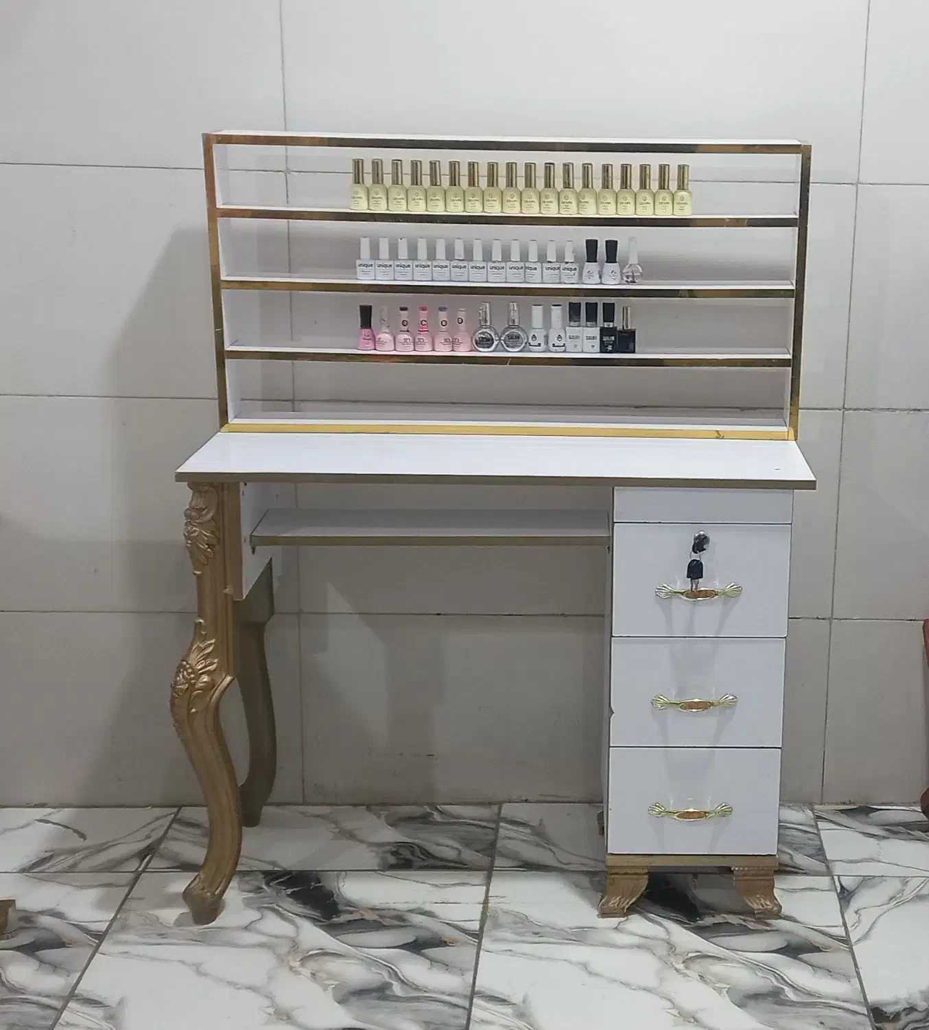 میز آرایش|آرایشگاه و سالنهای زیبایی|مریوان, |دیوار