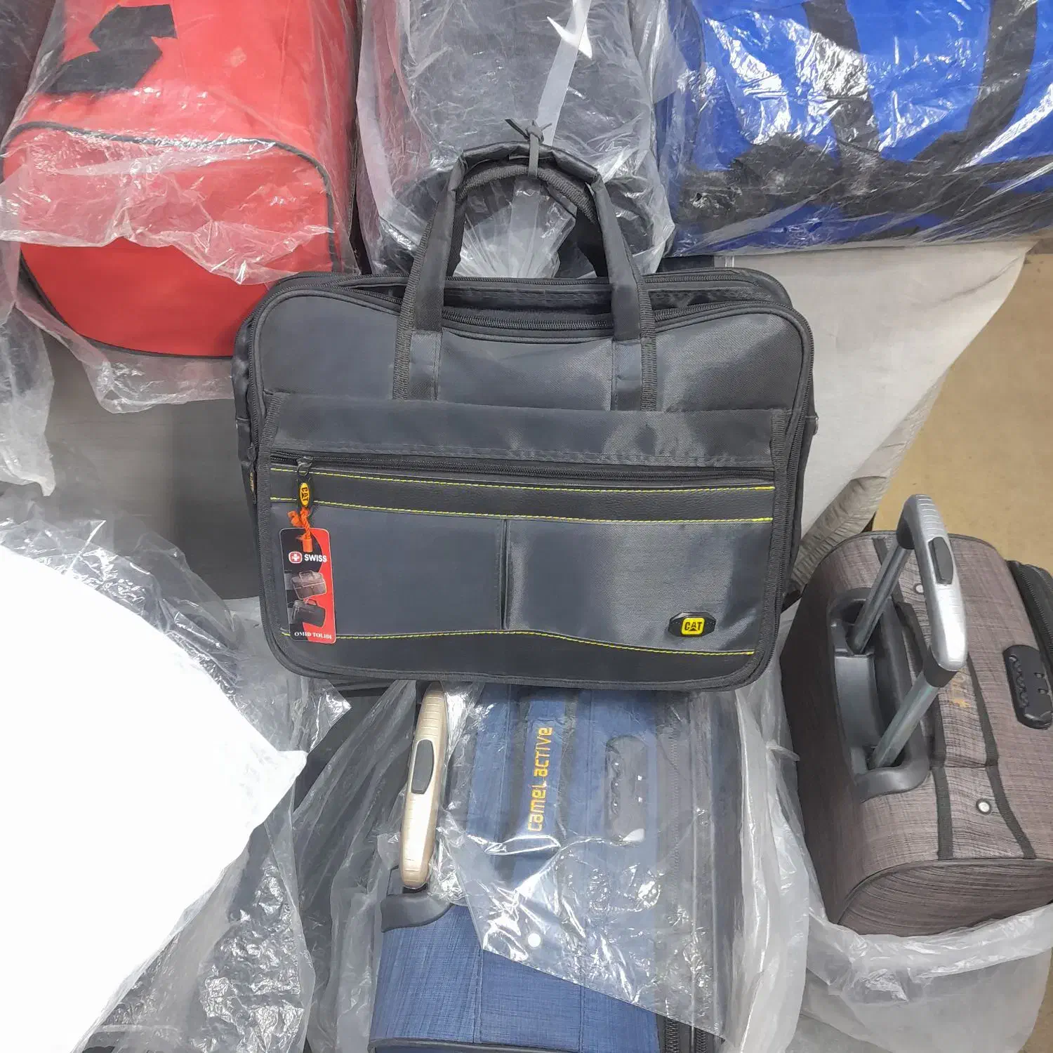 چمدان .ساکمسافرتی. ورزشی،|کیف، کفش، کمربند|پرند, فاز ۲|دیوار