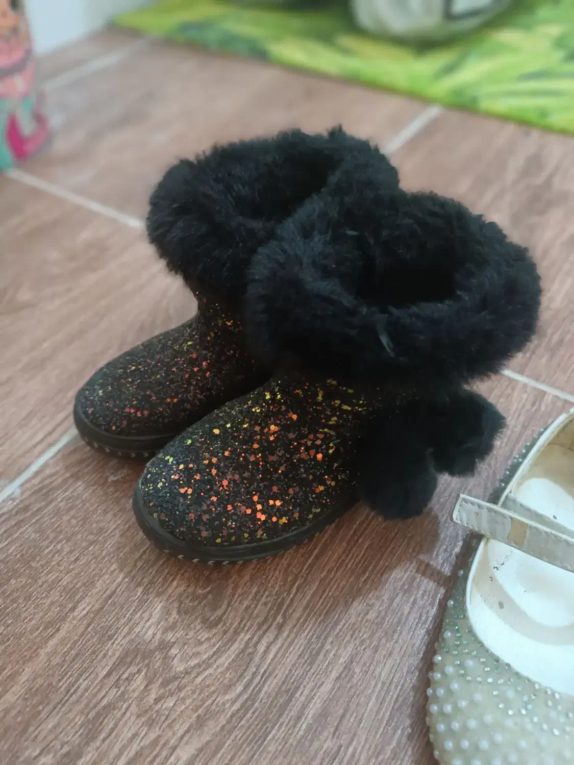 لباس‌تور نیم بوت بچگانه|کفش و لباس بچه|شیراز, محراب|دیوار