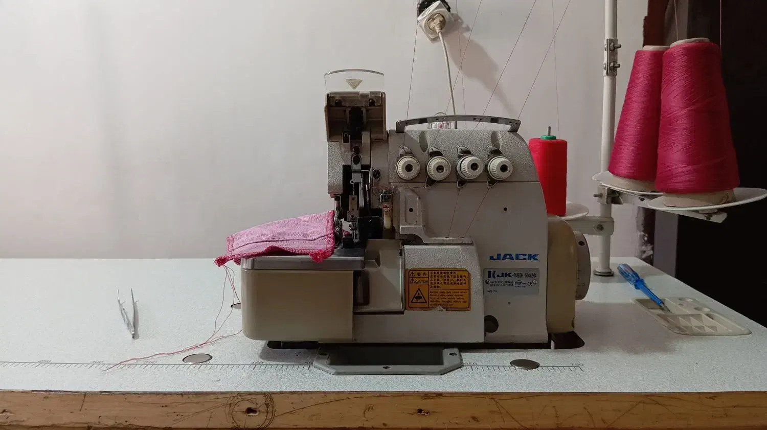 چرخ سردوز چهار نخ و راسته دوز|چرخ خیاطی و ریسندگی|آزادشهر, |دیوار