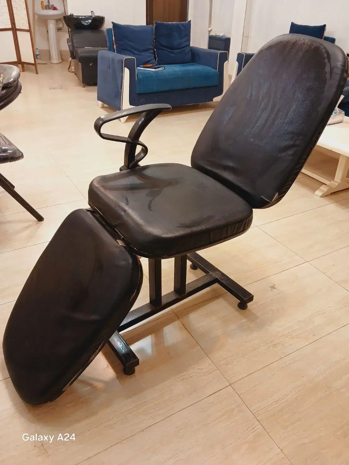 صندلی اصلاح|آرایشگاه و سالنهای زیبایی|تربت جام, جامی|دیوار