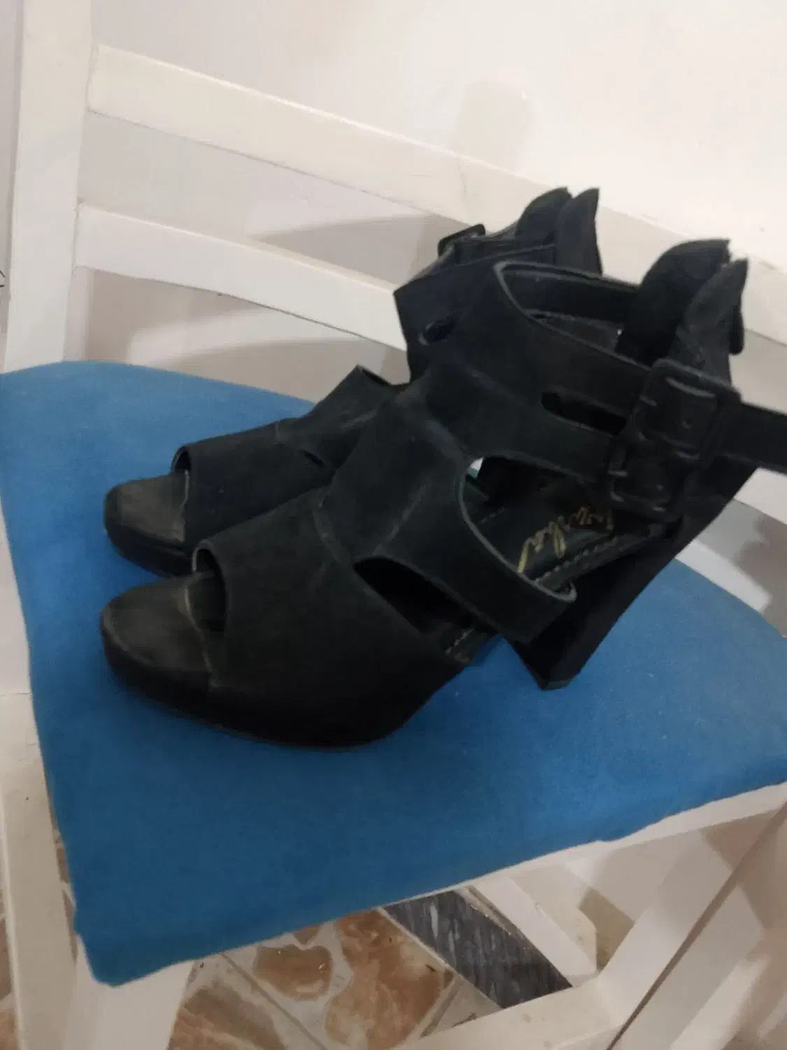 کفش|کیف، کفش، کمربند|سقز, |دیوار